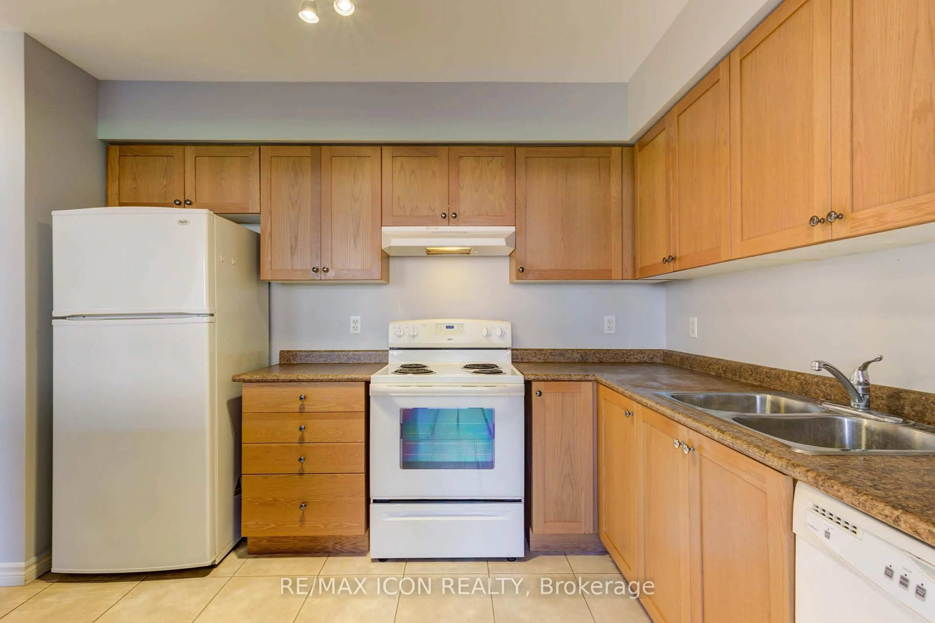 Standard kitchen, unknown for 70 First St #106, Orangeville Ontario L9W 2E5