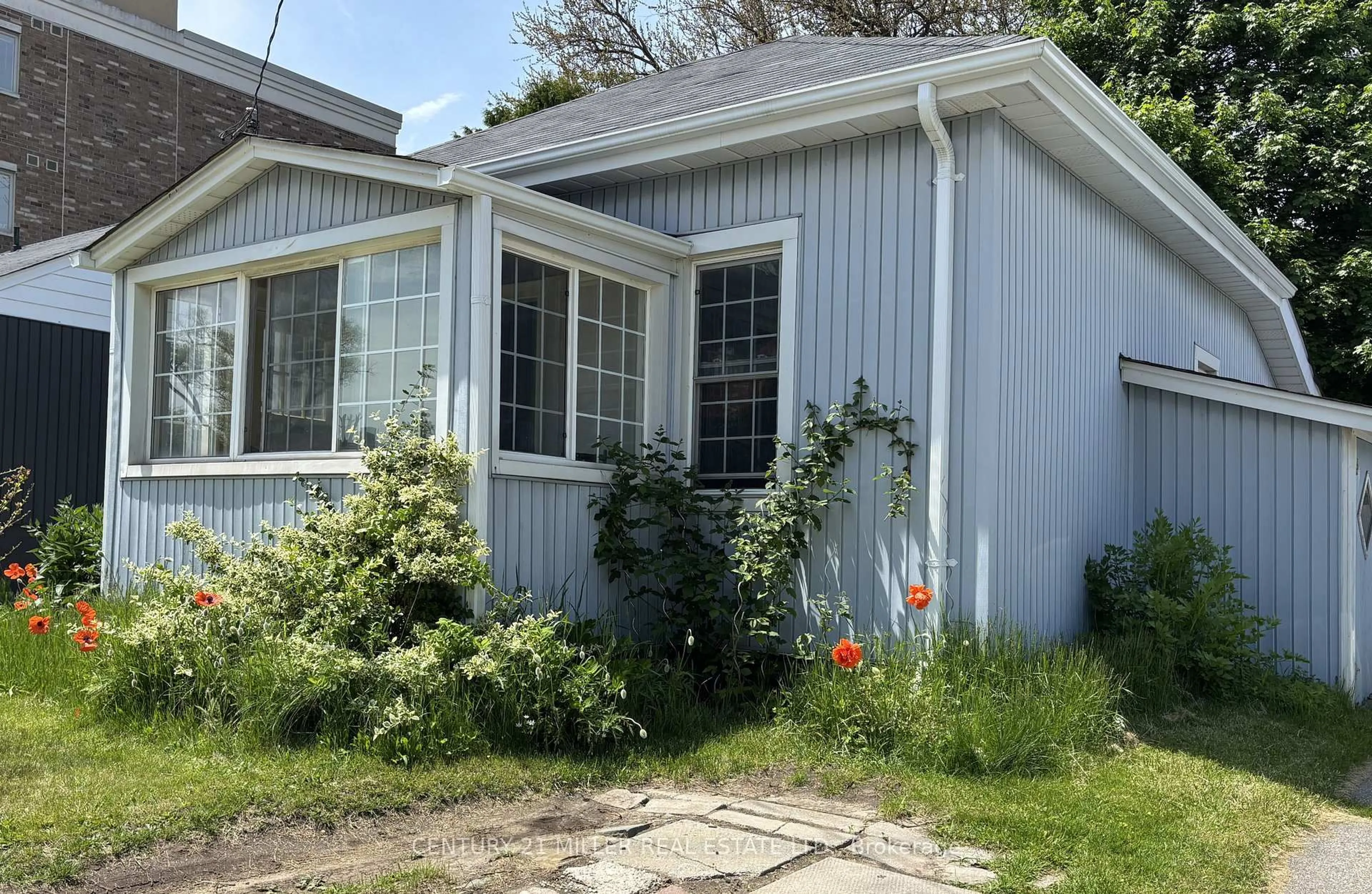 Shed for 63 Washington Ave, Oakville Ontario L6K 1W5