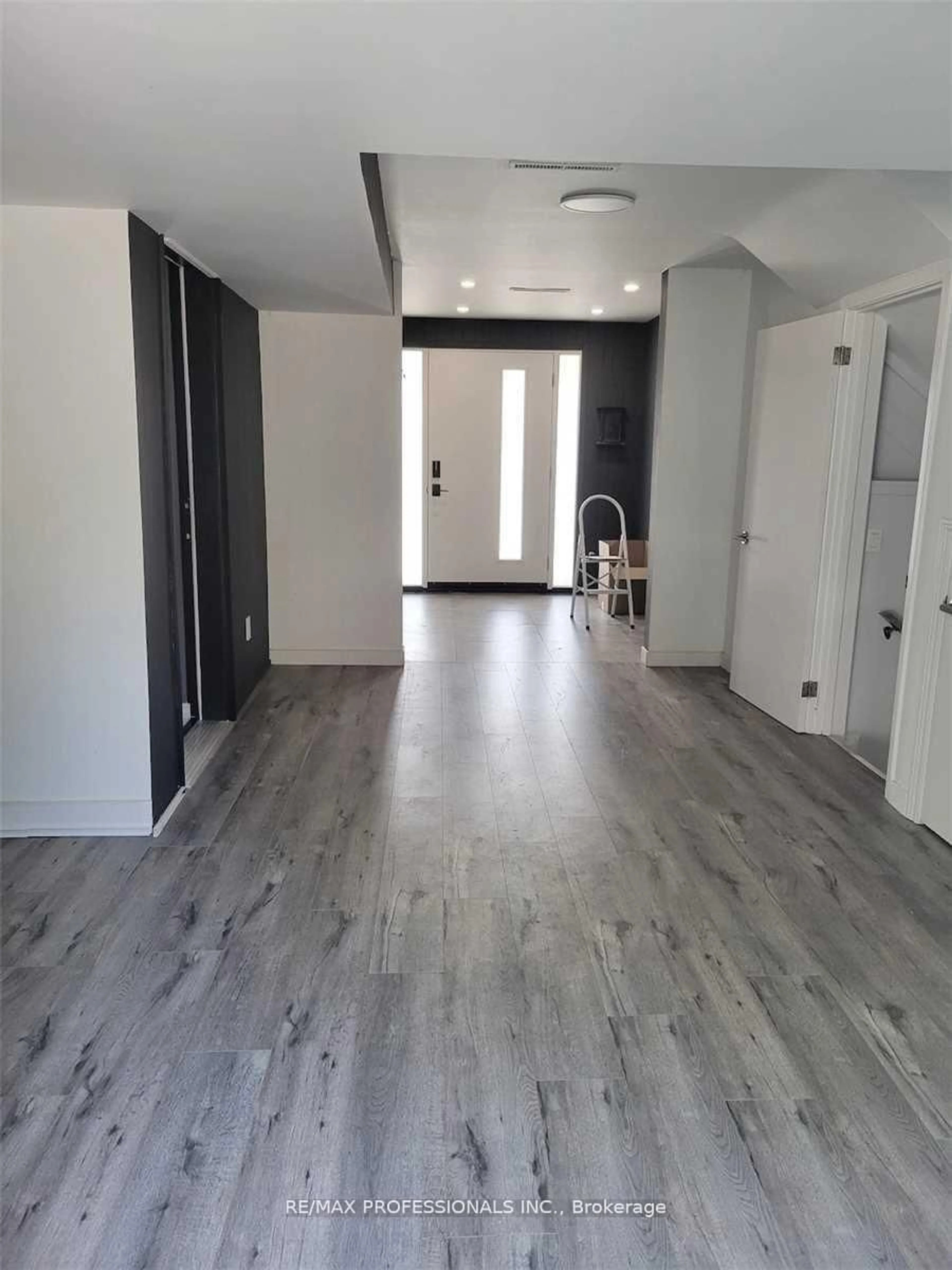 Unknown for 15 Ridge Dr, Oakville Ontario L6H 1B7