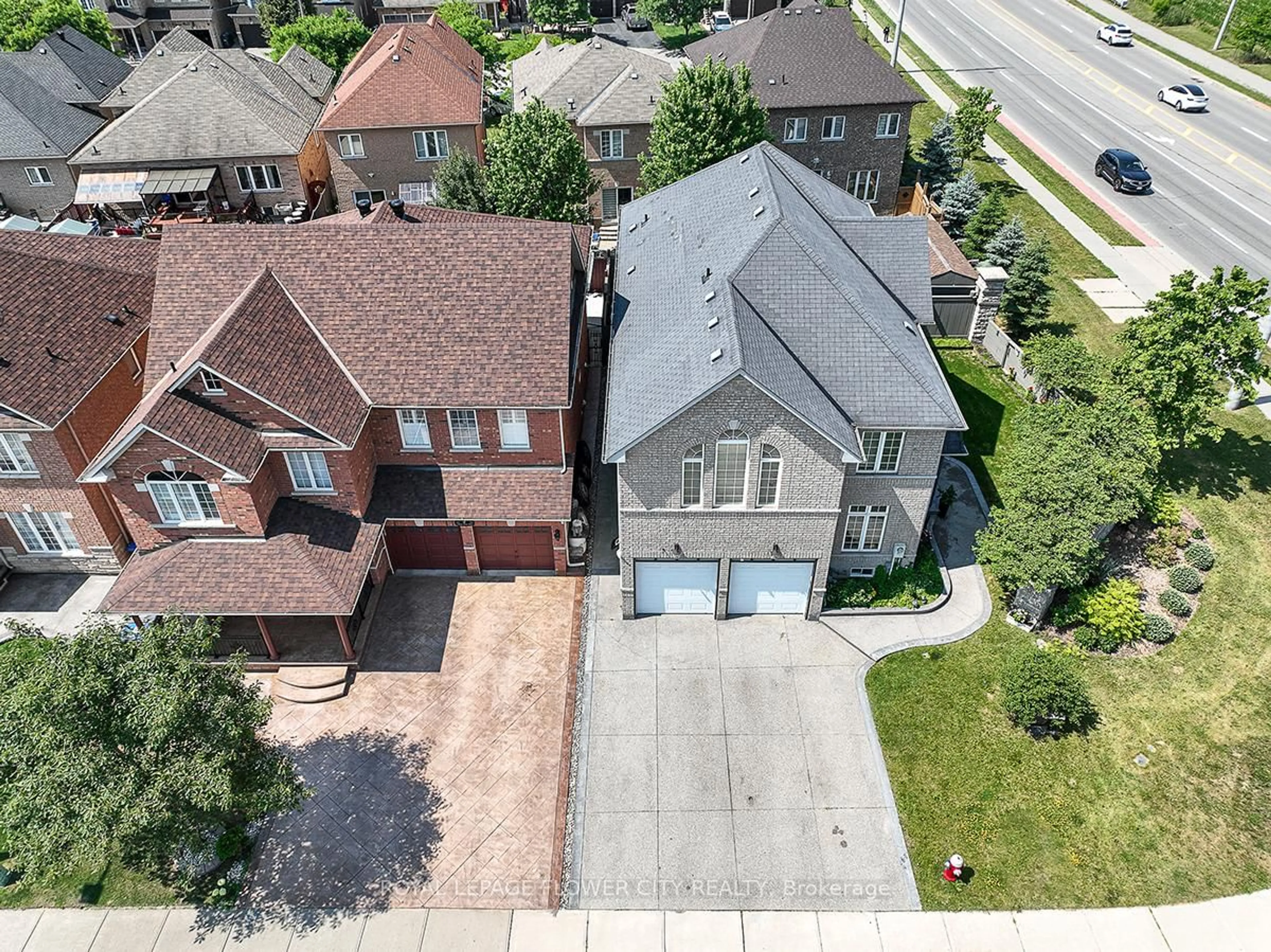 A pic from outside/outdoor area/front of a property/back of a property/a pic from drone, street for 2 Yellow Avens Blvd, Brampton Ontario L6R 0R5