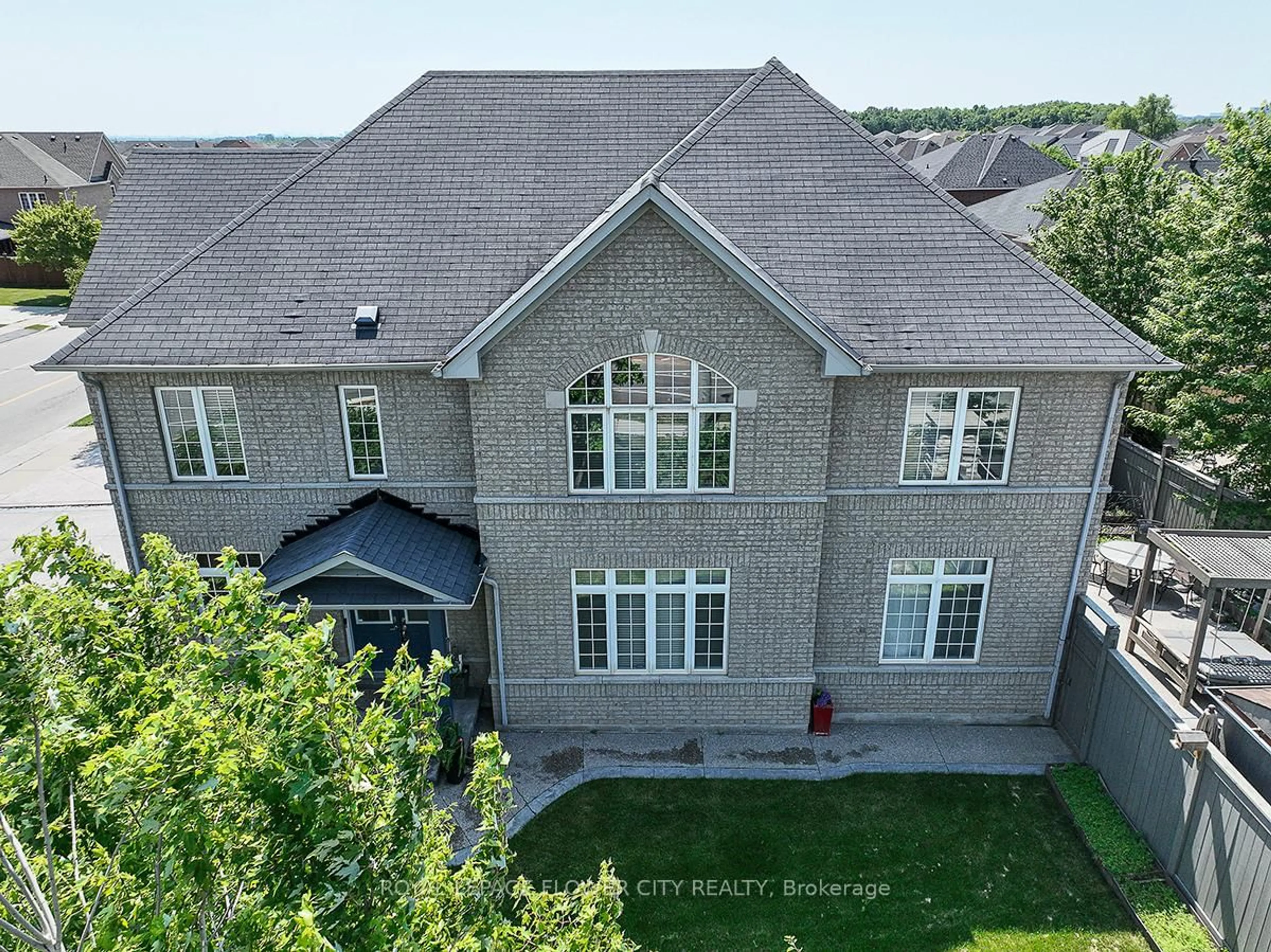 A pic from outside/outdoor area/front of a property/back of a property/a pic from drone, building for 2 Yellow Avens Blvd, Brampton Ontario L6R 0R5