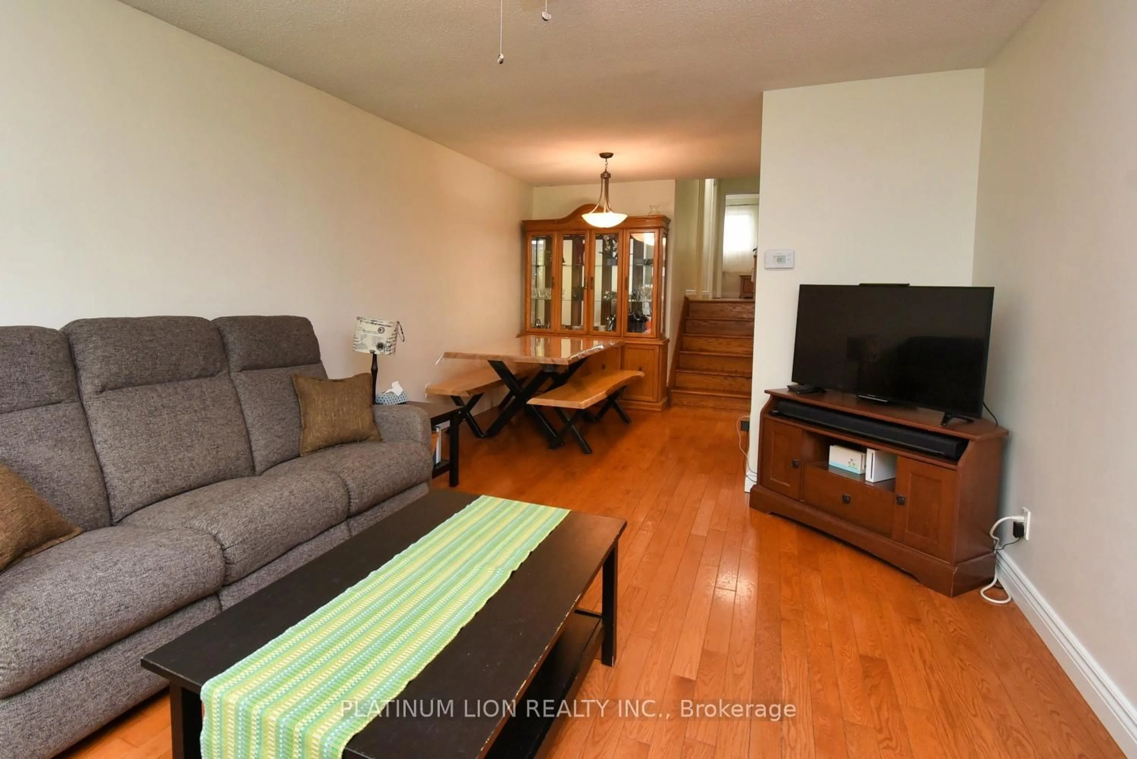 Living room with furniture, wood/laminate floor for 2682 Sherhill Dr, Mississauga Ontario L5J 3Z3