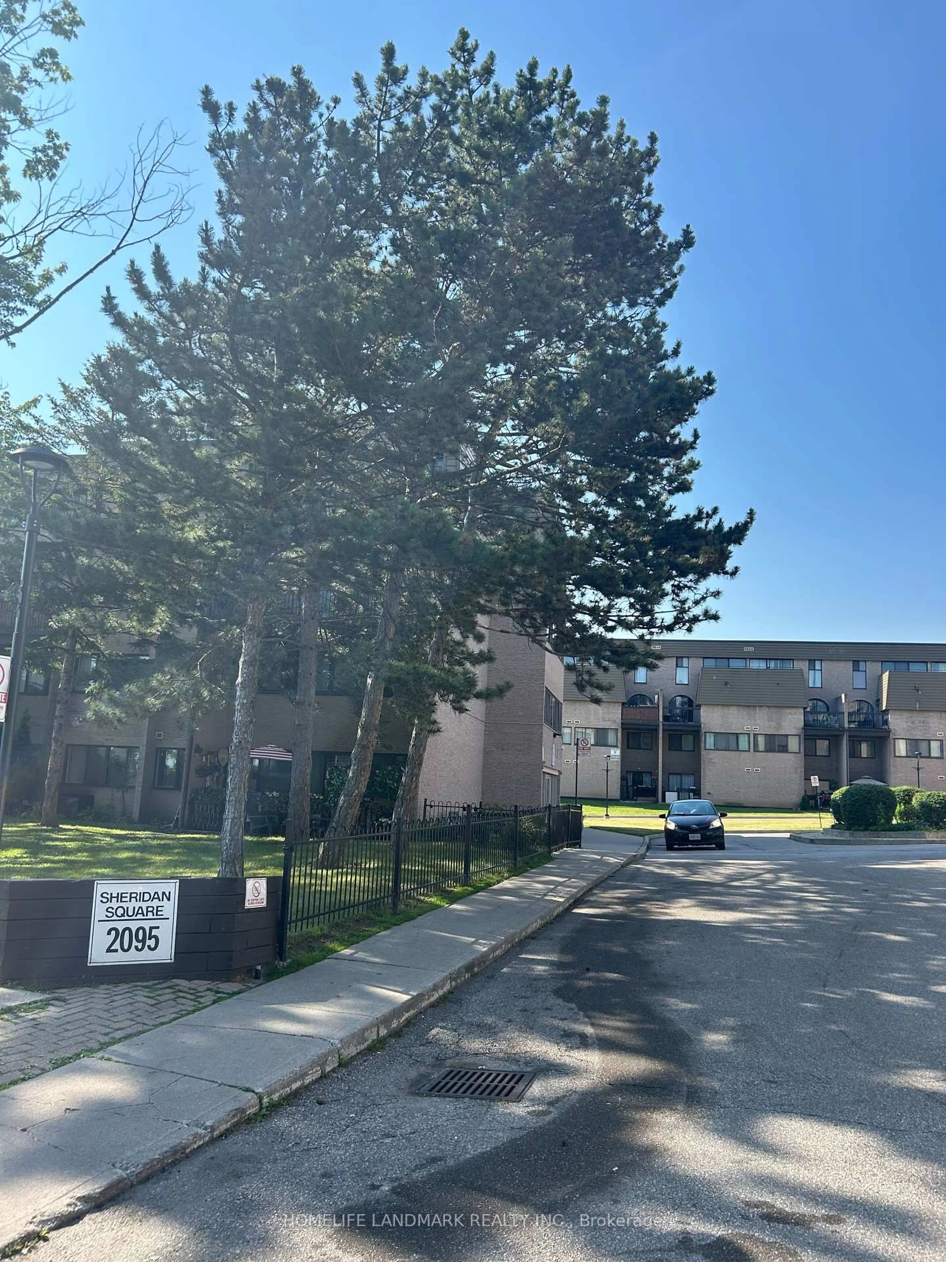 Unknown for 2095 Roche Crt #284, Mississauga Ontario L5K 2C8