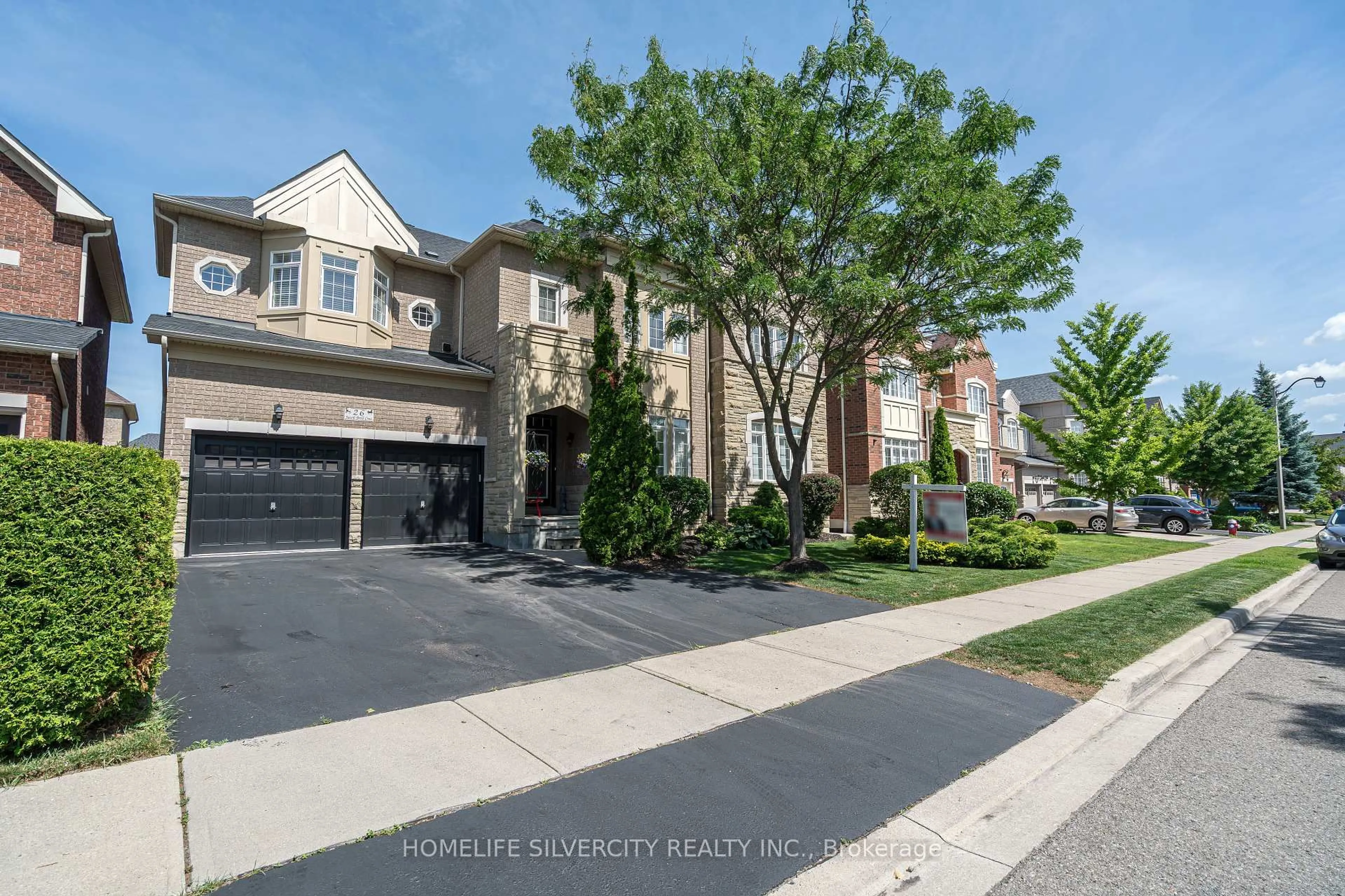A pic from outside/outdoor area/front of a property/back of a property/a pic from drone, street for 26 Jacob Brill Cres, Brampton Ontario L6Y 5K5