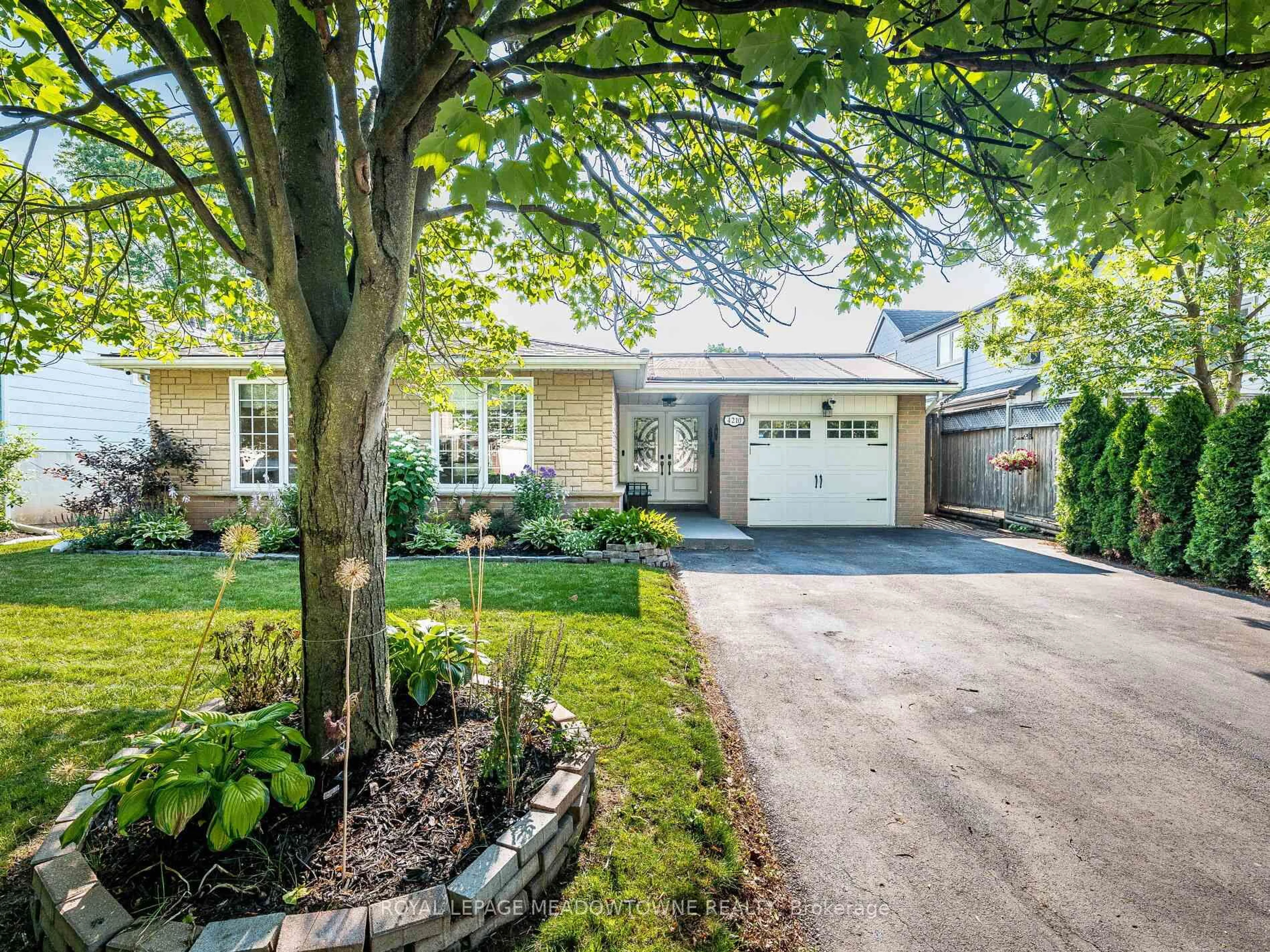 Home with brick exterior material, street for 4210 Longmoor Dr, Burlington Ontario L7L 4Z8