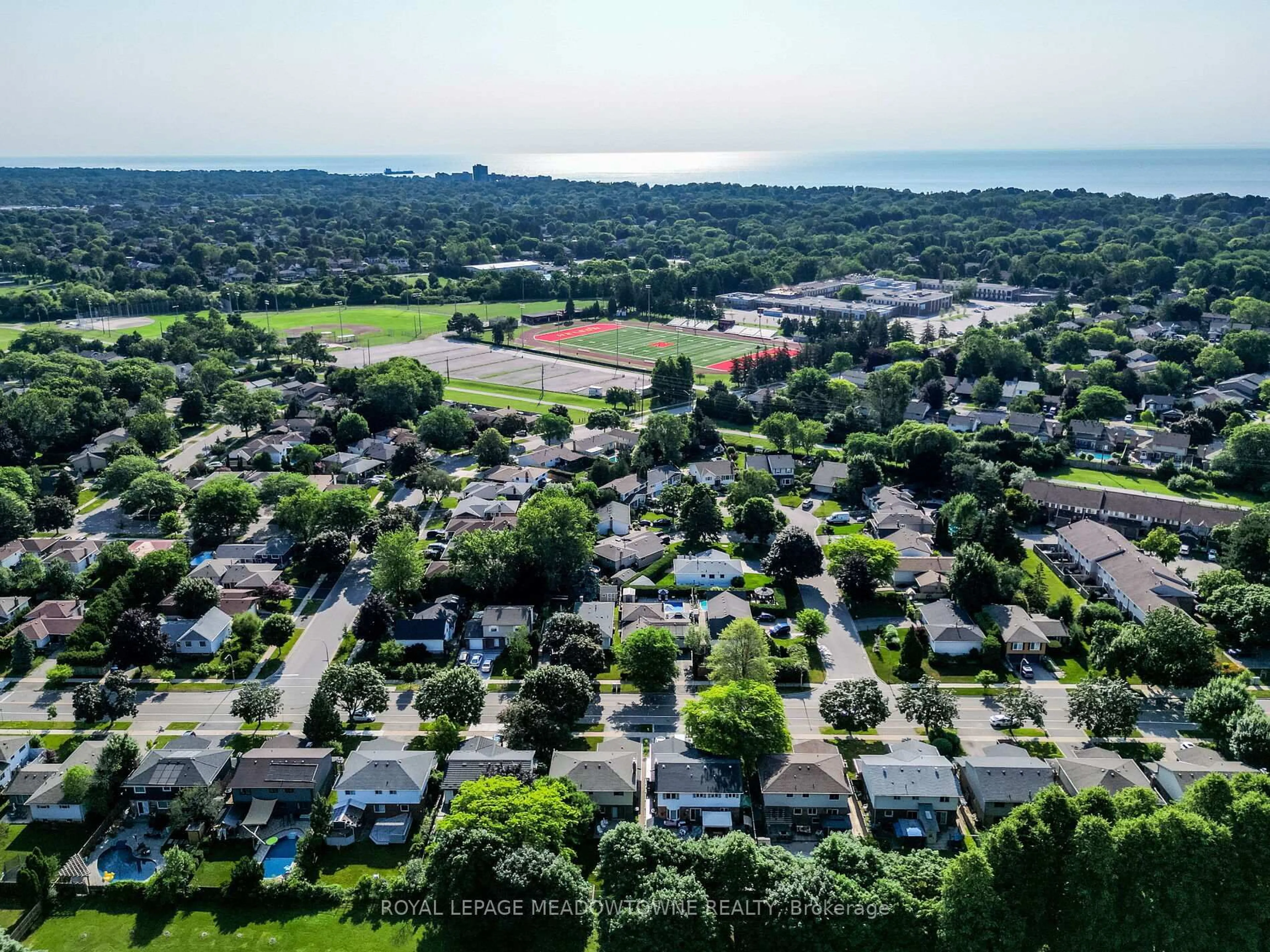 A pic from outside/outdoor area/front of a property/back of a property/a pic from drone, water/lake/river/ocean view for 4210 Longmoor Dr, Burlington Ontario L7L 4Z8