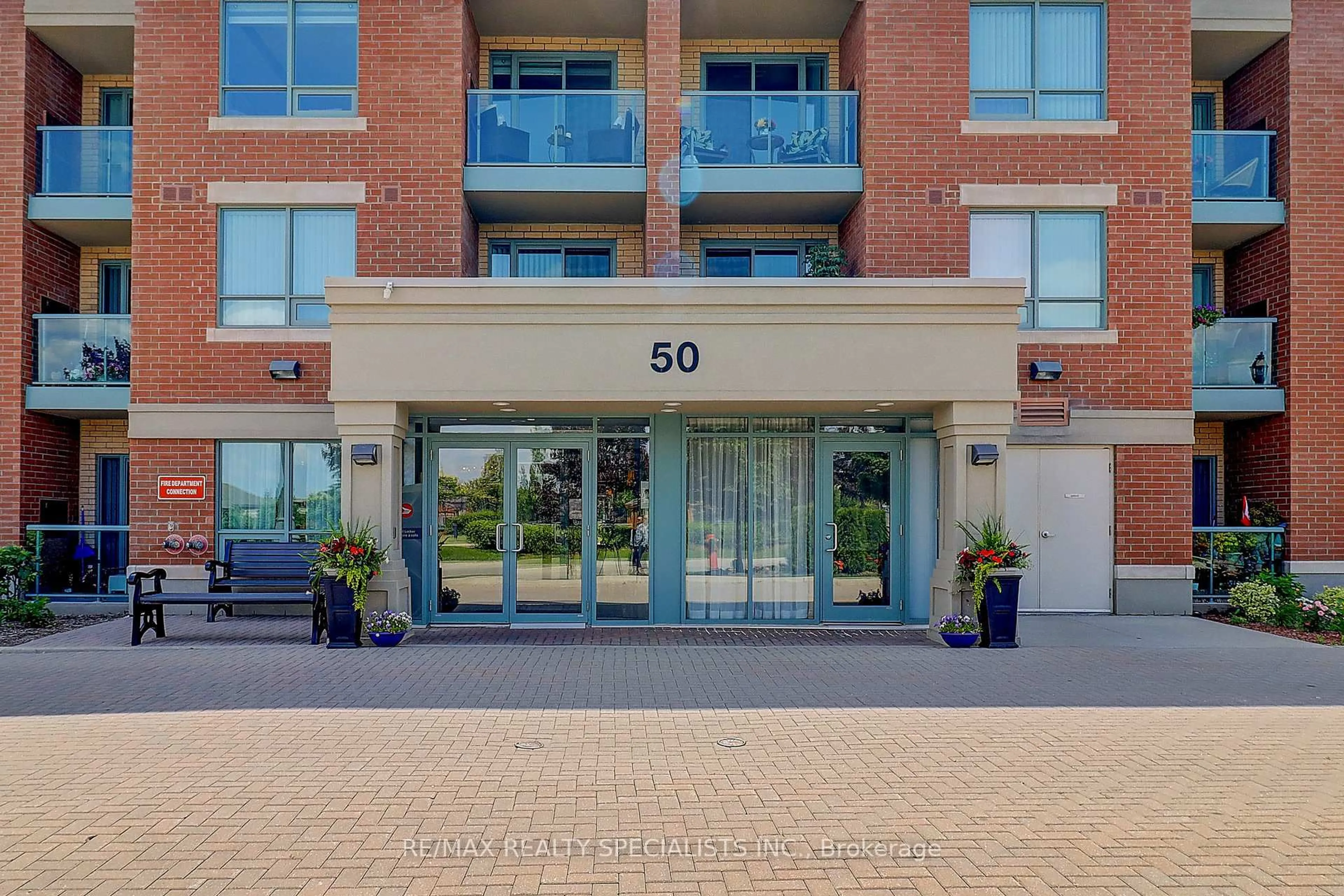 Indoor foyer for 50 Via Rosedale #203, Brampton Ontario L6R 3Z7