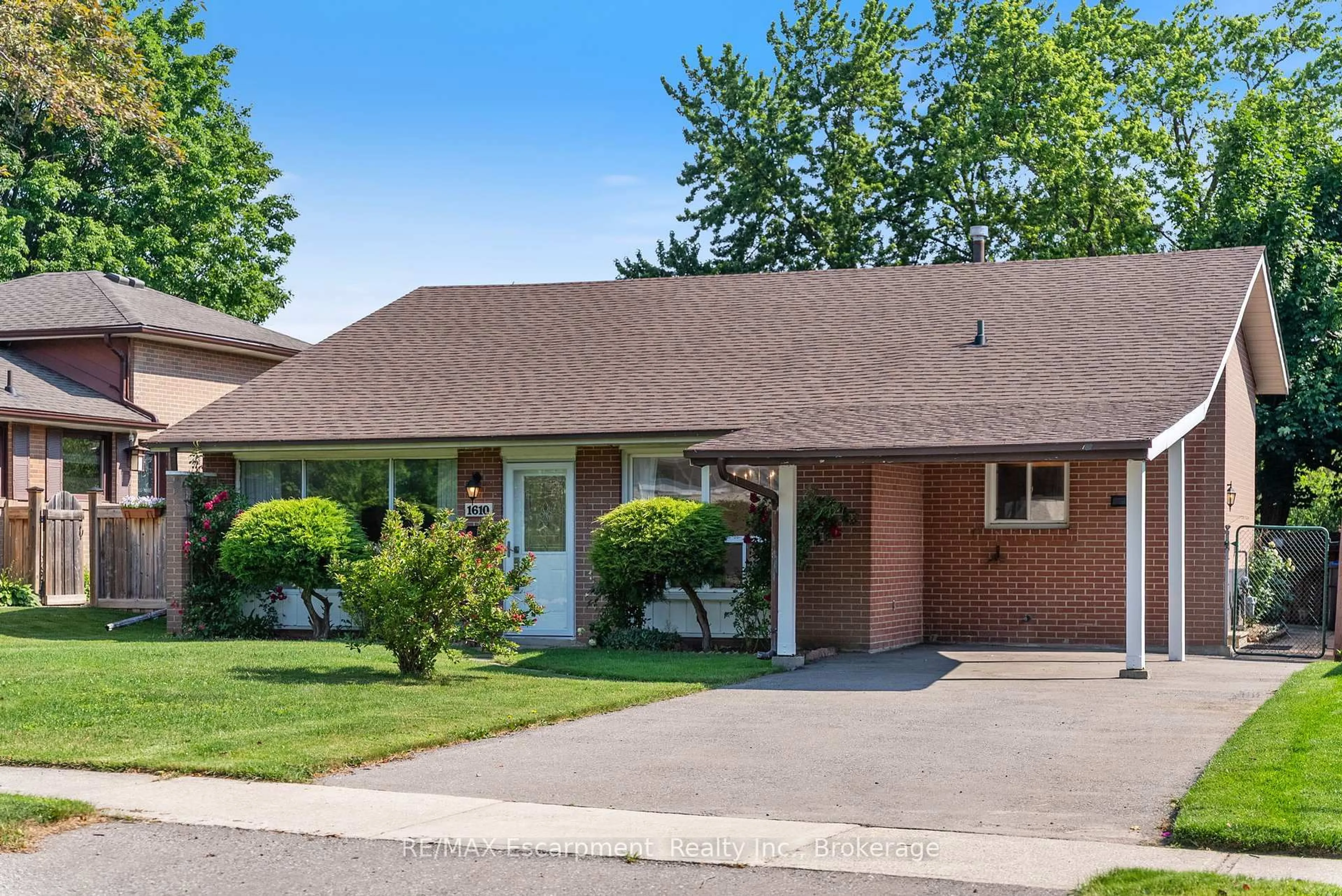 Home with brick exterior material, street for 1610 Hobbs Cres, Mississauga Ontario L5J 3R9