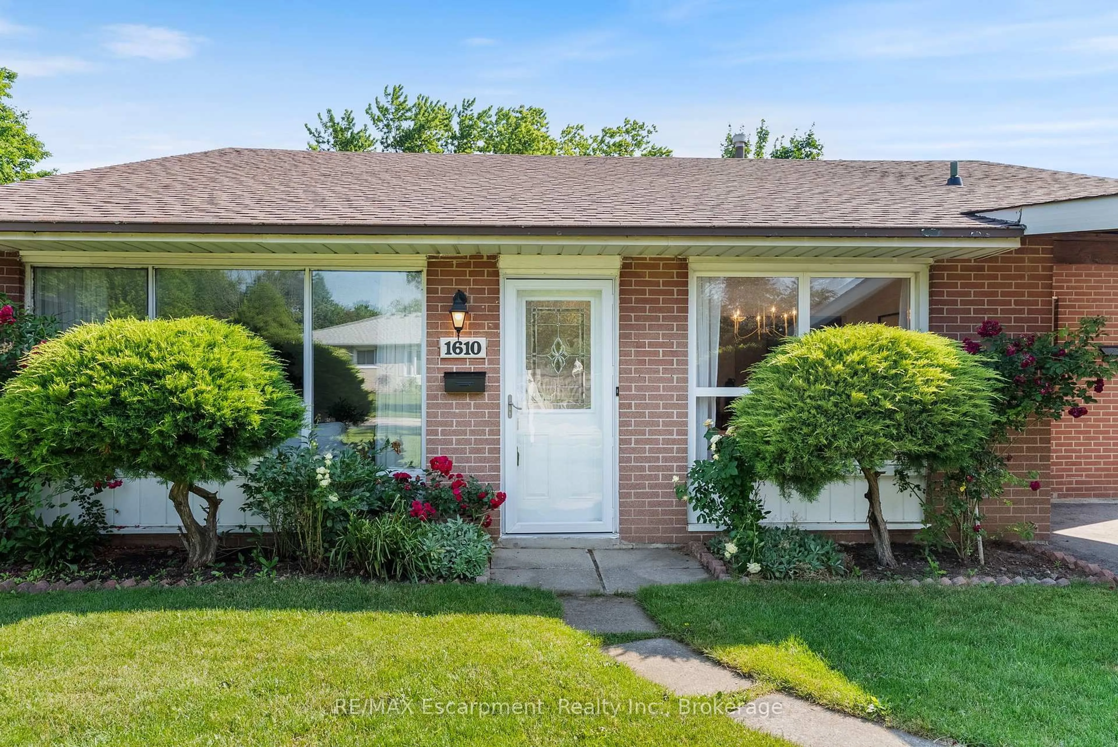 Home with brick exterior material, street for 1610 Hobbs Cres, Mississauga Ontario L5J 3R9