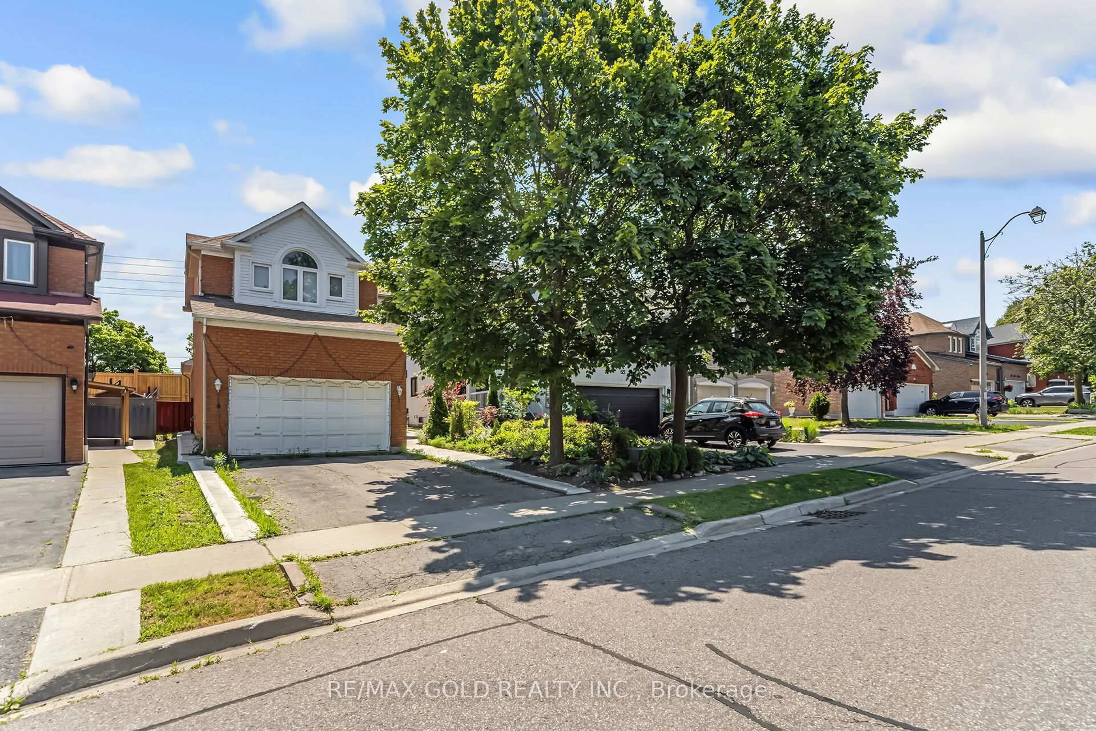 A pic from outside/outdoor area/front of a property/back of a property/a pic from drone, street for 67 Sal Circ, Brampton Ontario L6R 1H6