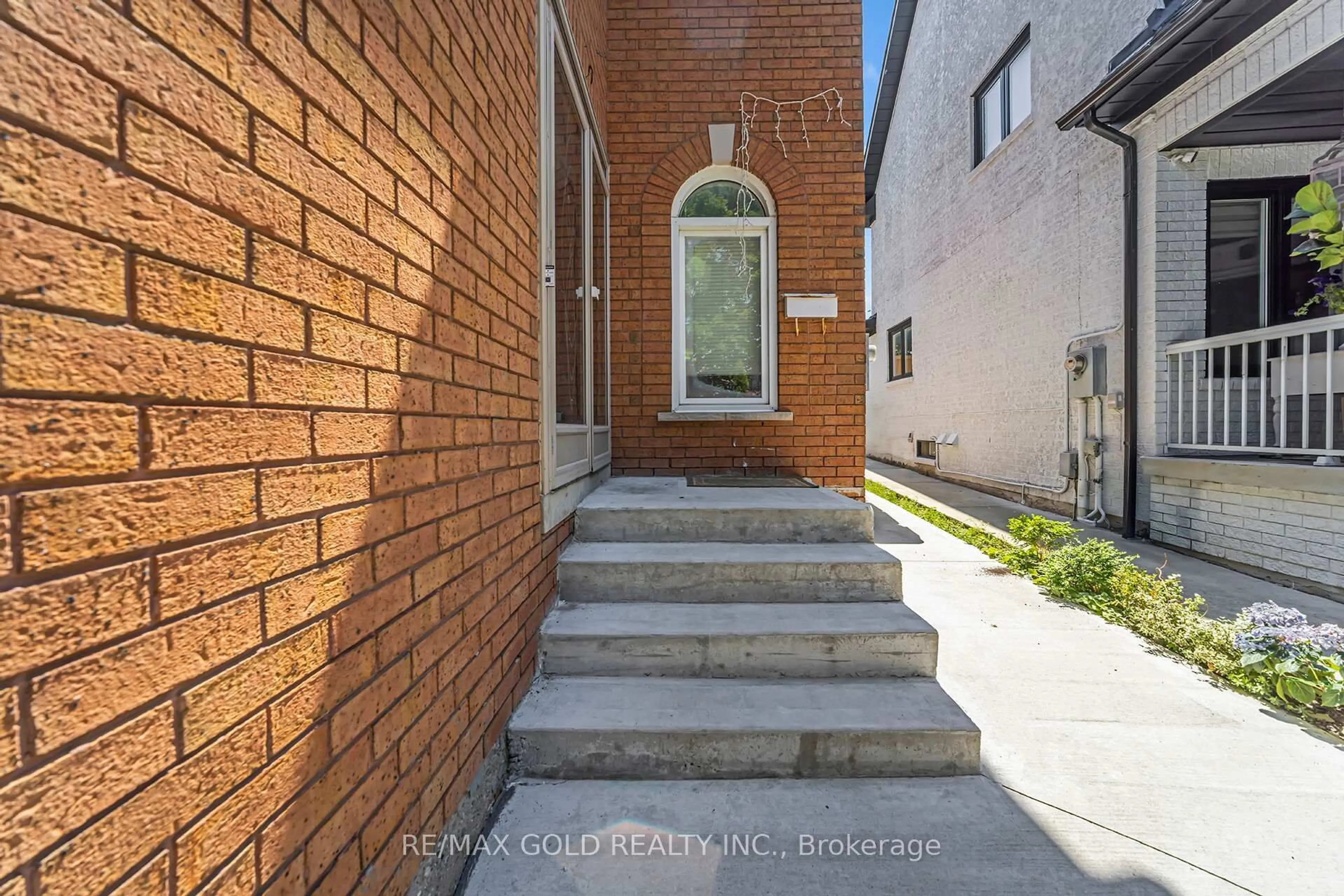 Home with brick exterior material, street for 67 Sal Circ, Brampton Ontario L6R 1H6