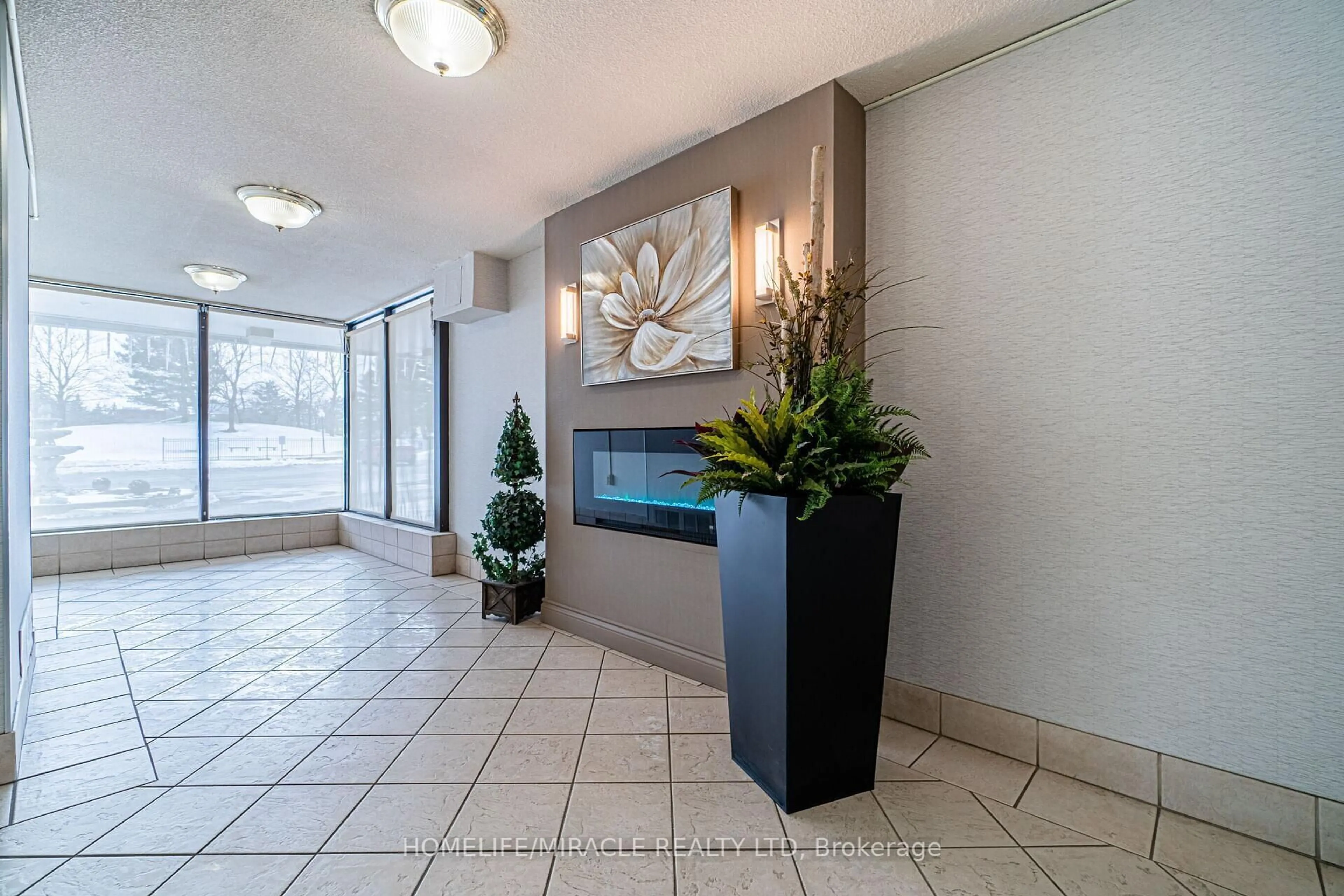 Indoor foyer for 18 Knightsbridge Rd, Brampton Ontario L6T 3X5