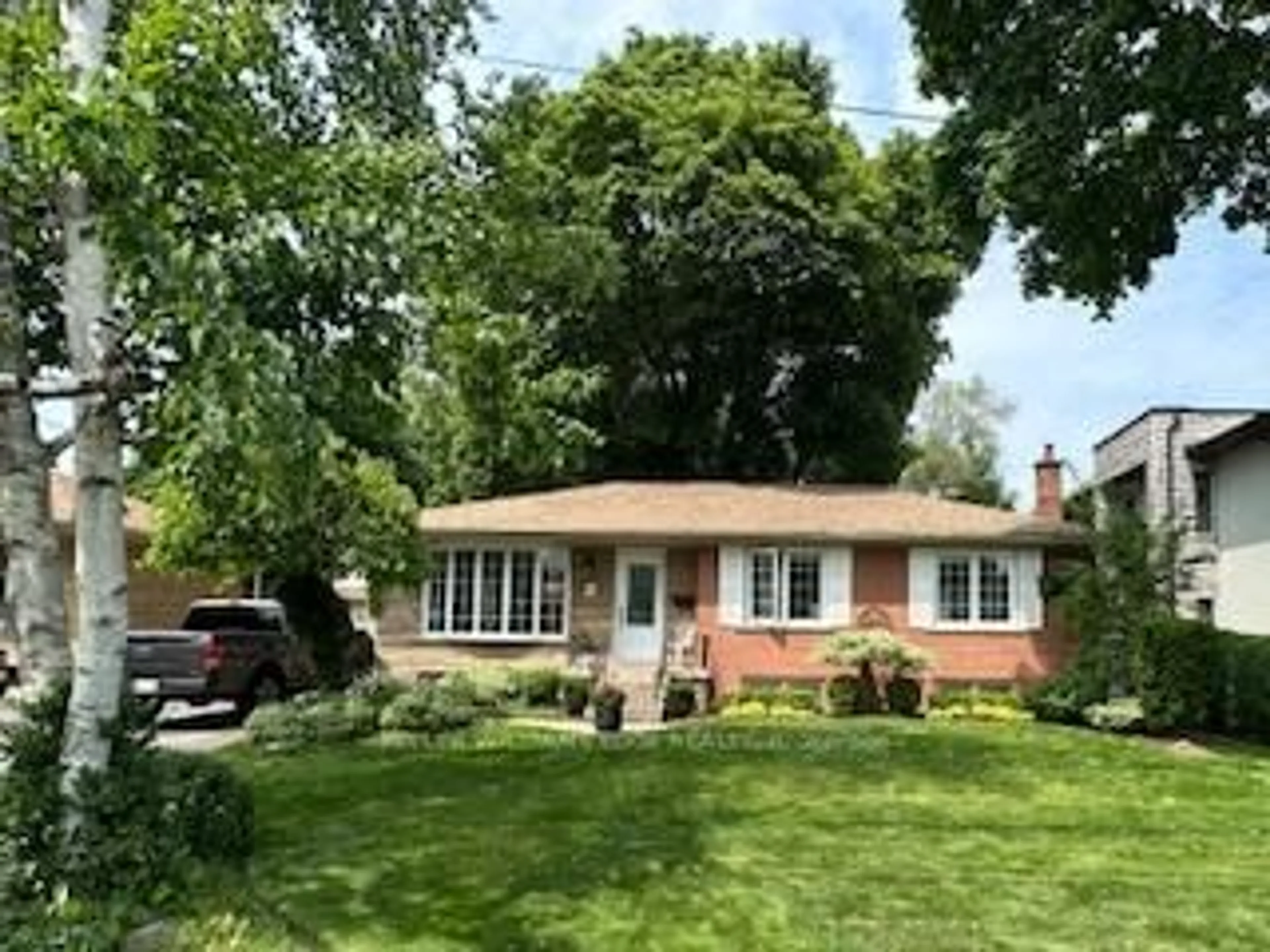 Unknown for 569 Lees Lane, Oakville Ontario L6L 4T6