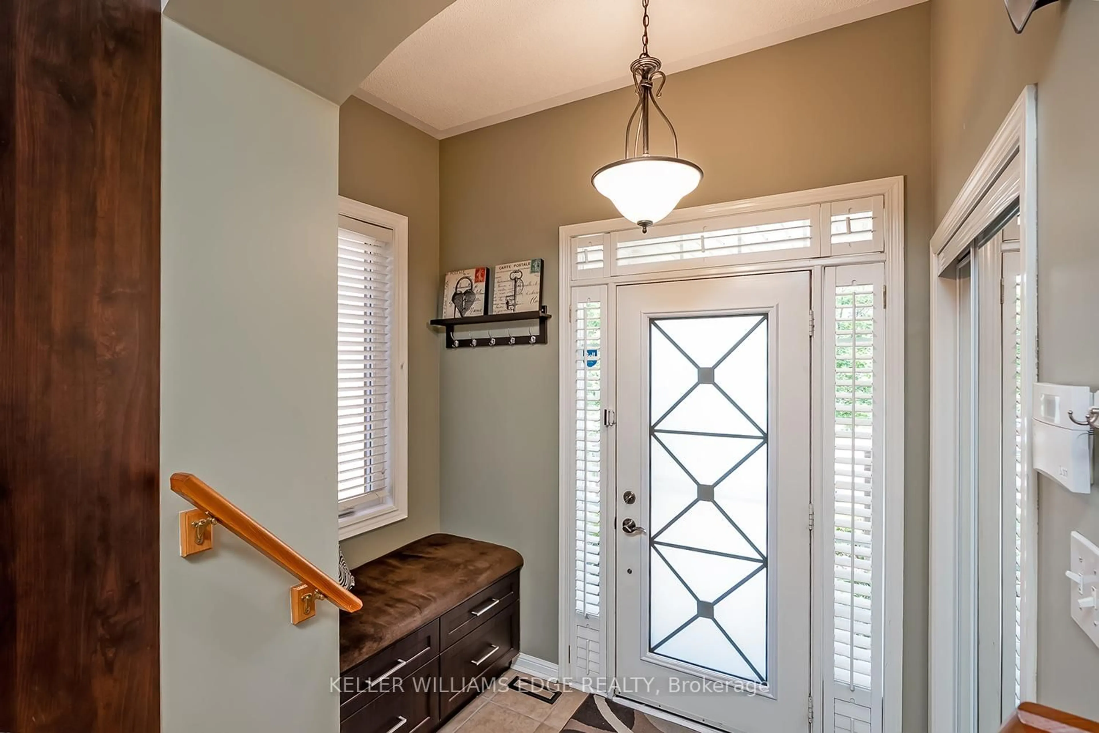 Indoor entryway for 5586 Churchill Meadows Blvd, Mississauga Ontario L5M 6M6