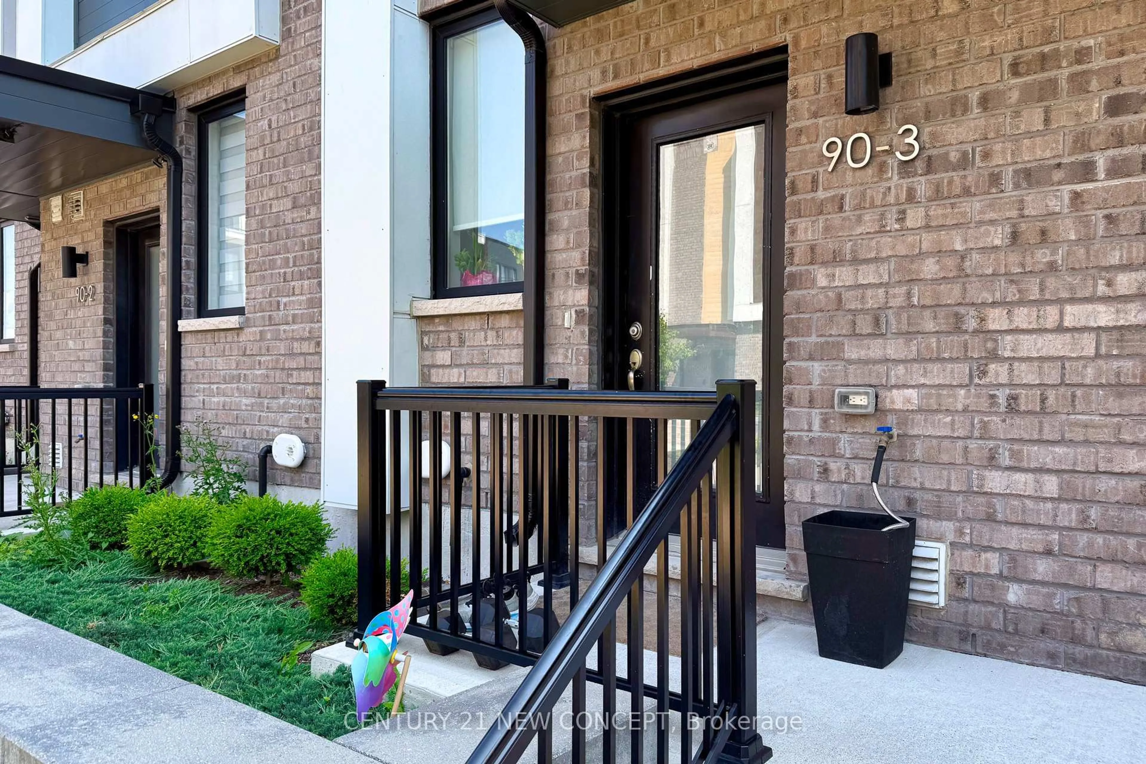 Indoor entryway for 90 Stanley Greene Blvd #3, Toronto Ontario M3K 0C8