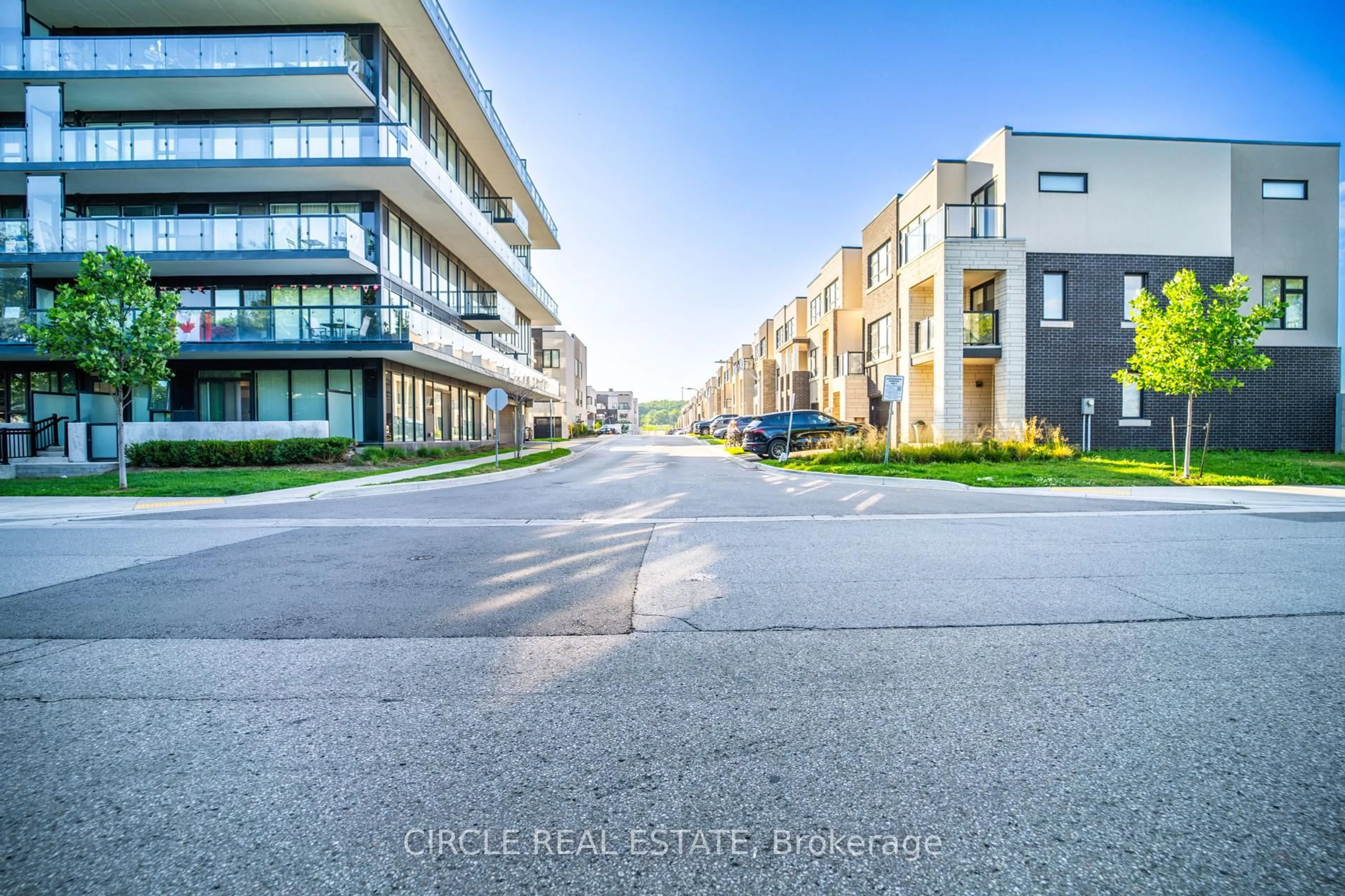 A pic from outside/outdoor area/front of a property/back of a property/a pic from drone, street for 1121 Cooke Blvd #90, Burlington Ontario L7T 0C3