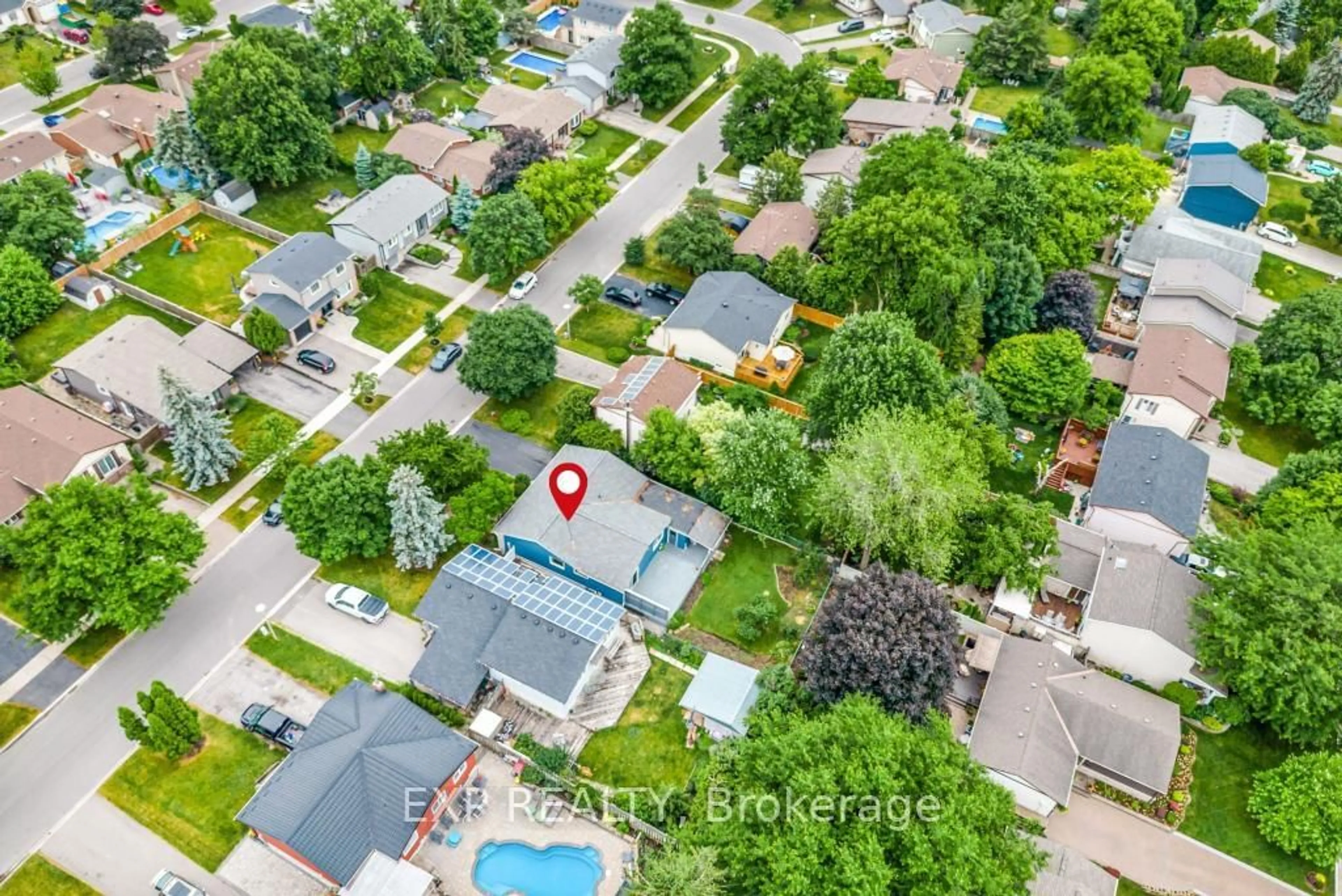 A pic from outside/outdoor area/front of a property/back of a property/a pic from drone, street for 653 Elliott Cres, Milton Ontario L9T 3G5