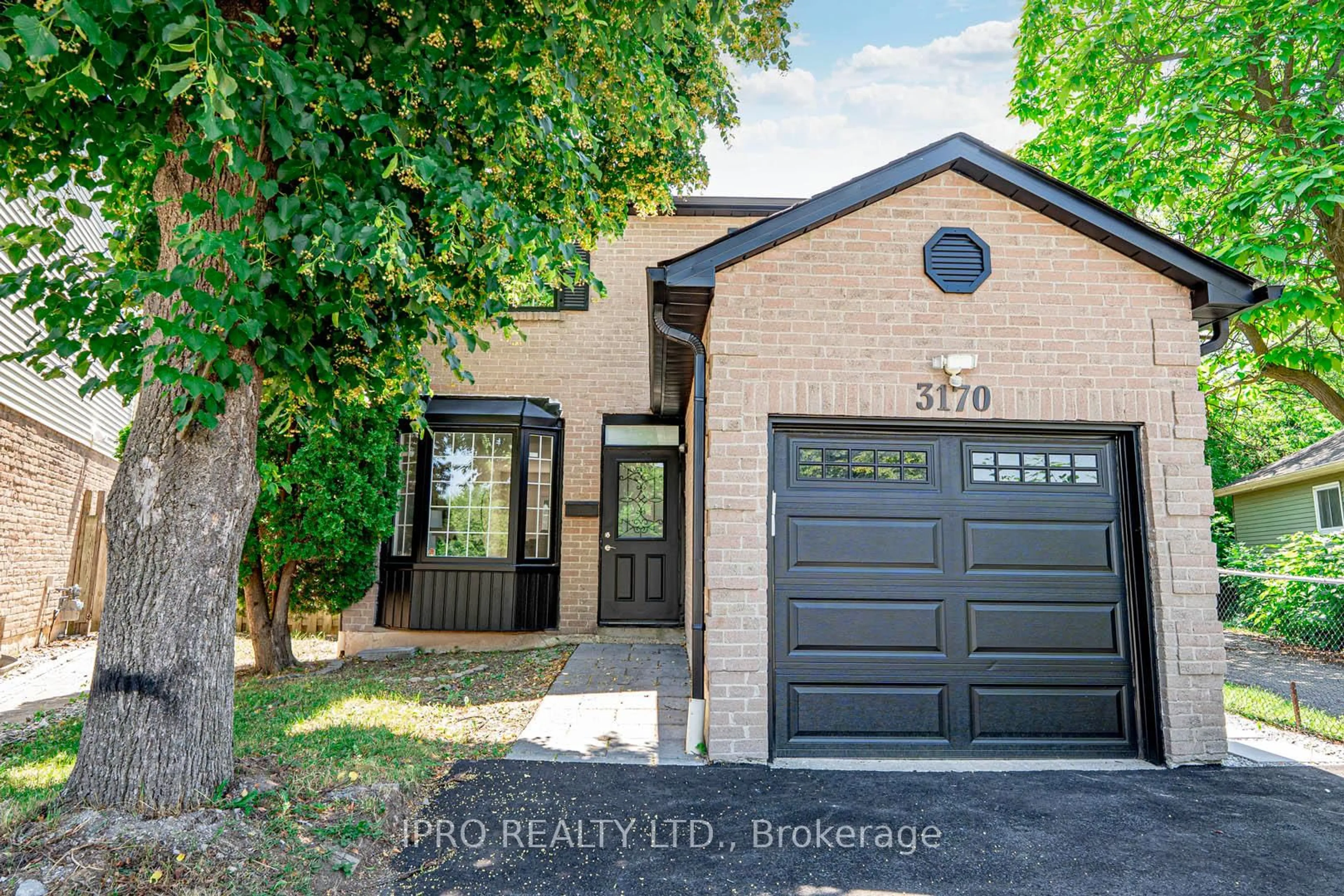 Home with brick exterior material, street for 3170 McCarron Cres, Mississauga Ontario L5N 3H5