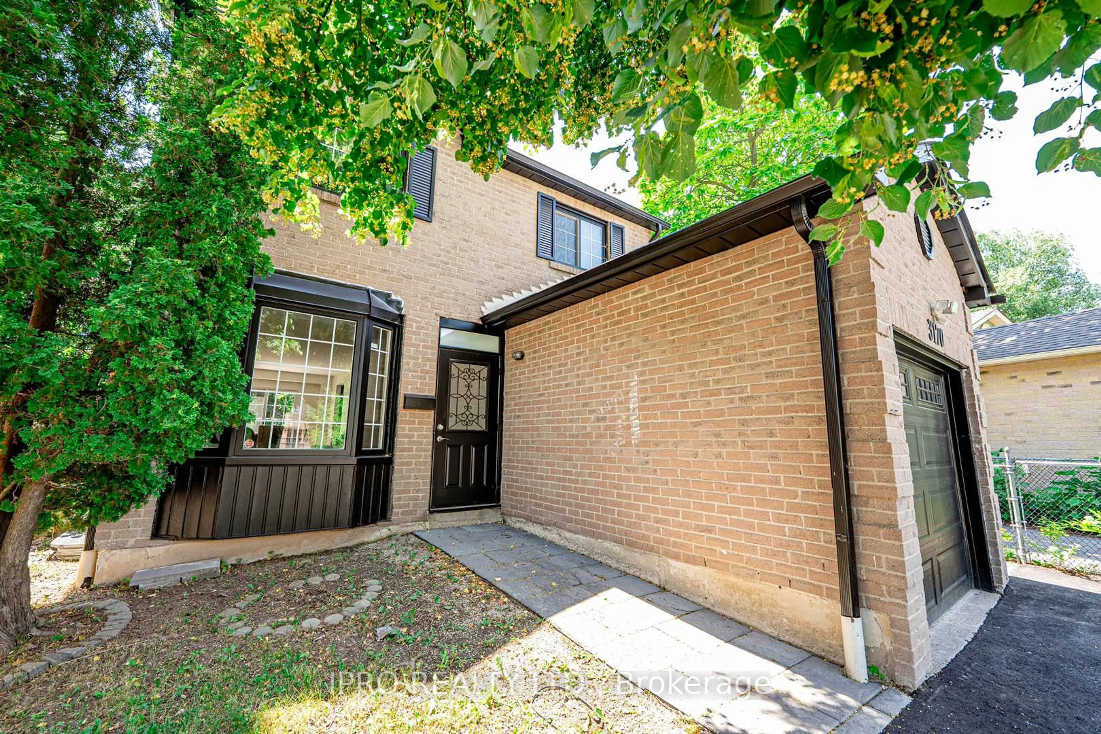 Home with brick exterior material, street for 3170 McCarron Cres, Mississauga Ontario L5N 3H5