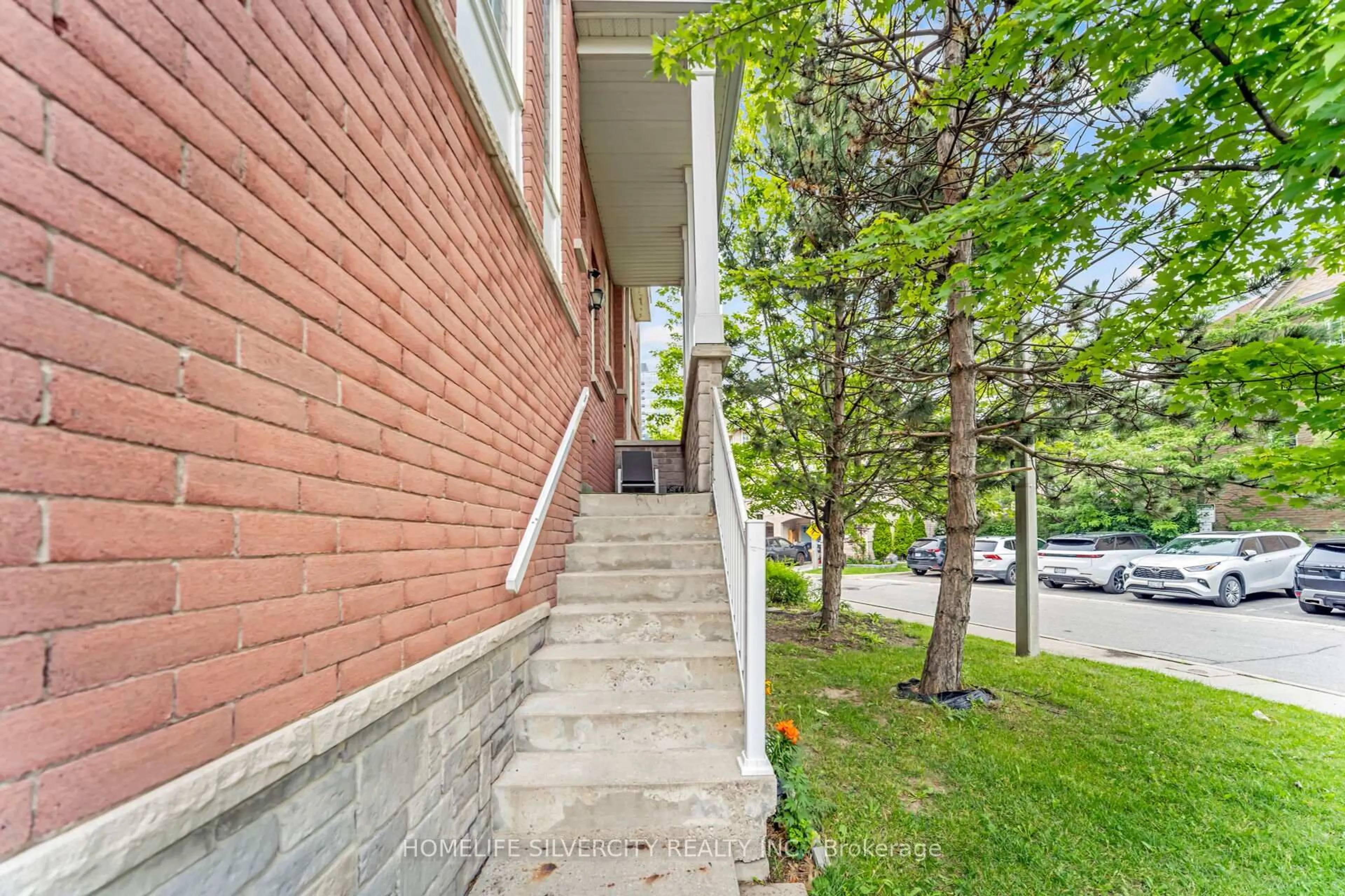 Stairs for 91 Bernard Ave, Brampton Ontario L6Y 5S3