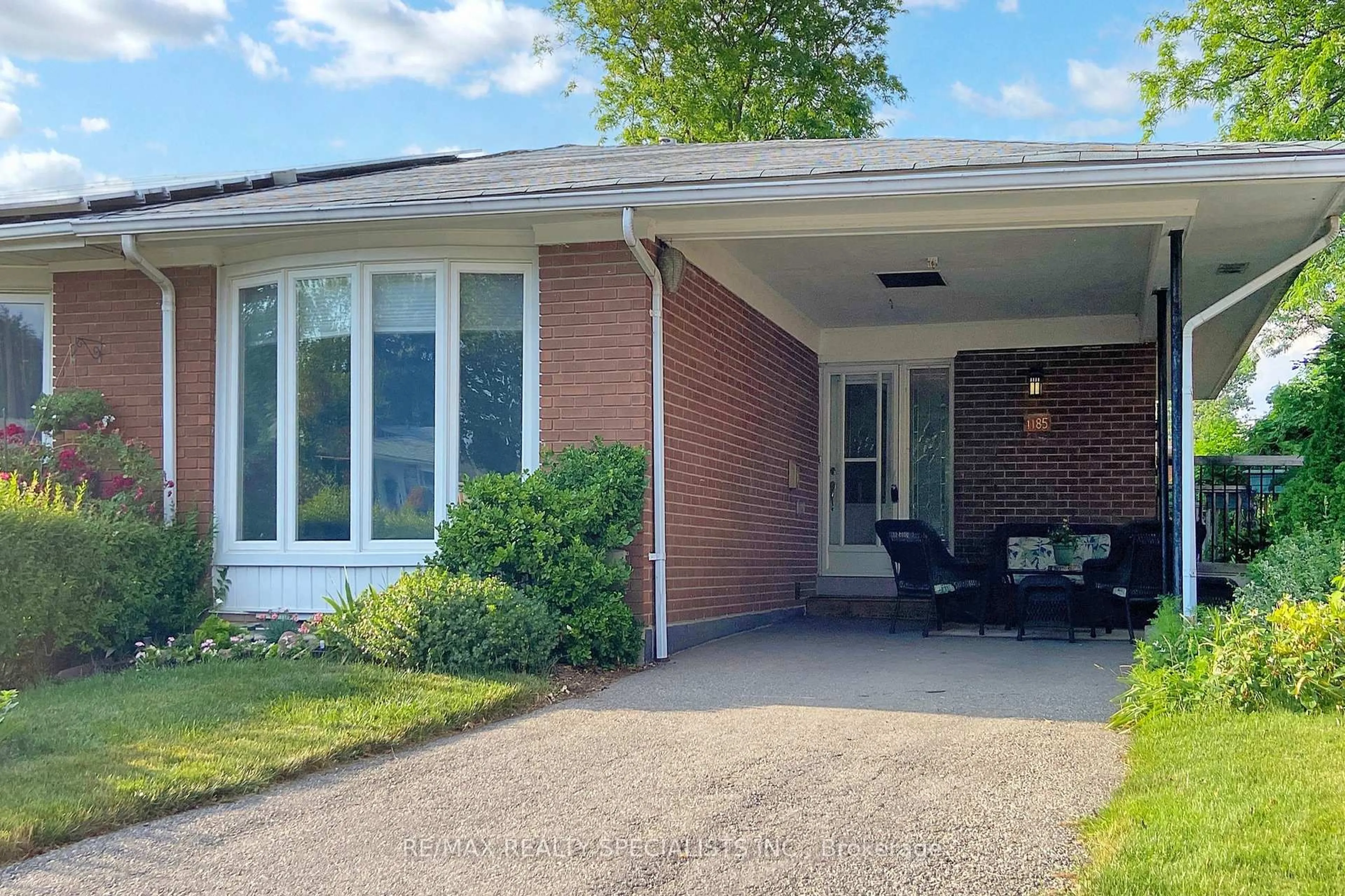 Home with brick exterior material, street for 1185 Saturnia Cres, Mississauga Ontario L4Y 2M2