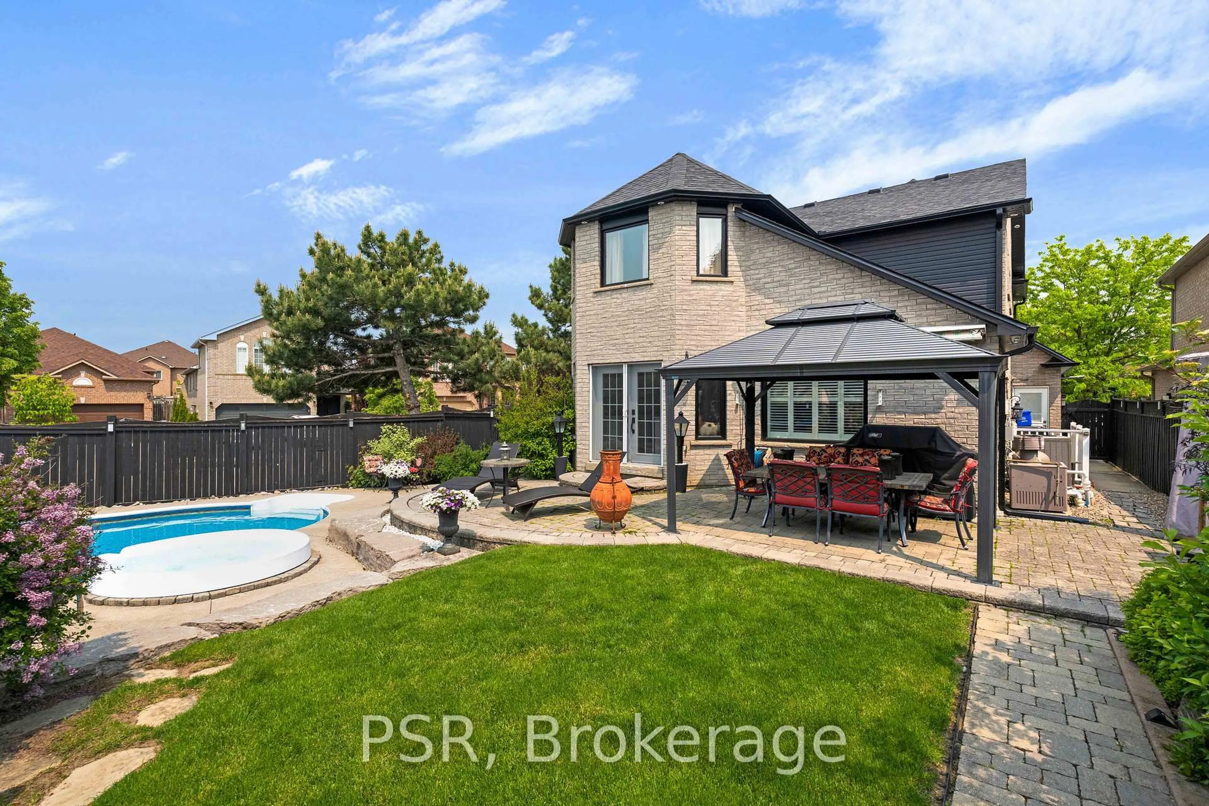 A pic from outside/outdoor area/front of a property/back of a property/a pic from drone, street for 11 Tanzini Dr, Caledon Ontario L7E 2J1