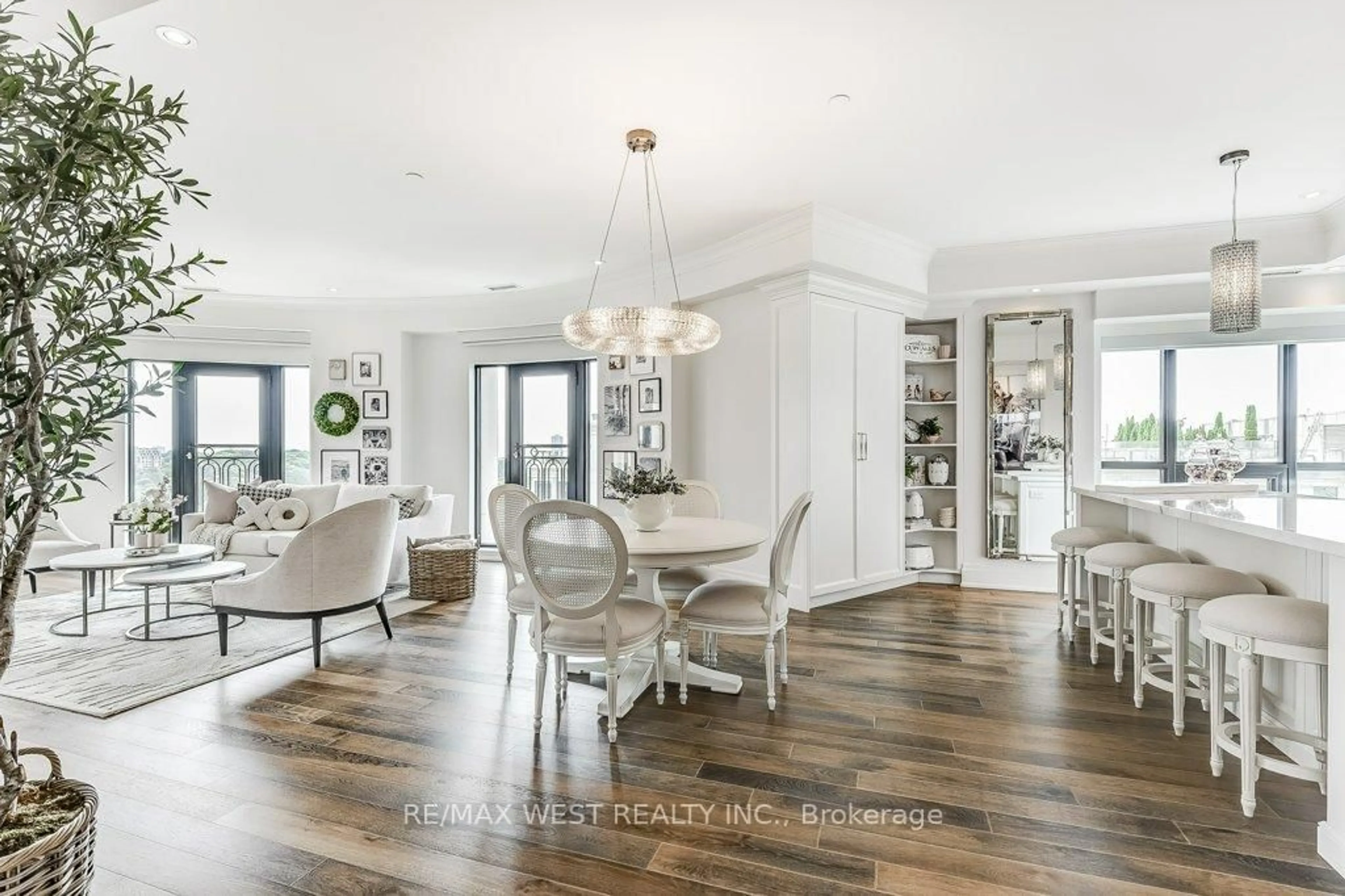 Dining room, wood/laminate floor for 4 The Kingsway #702, Toronto Ontario M8X 2T1