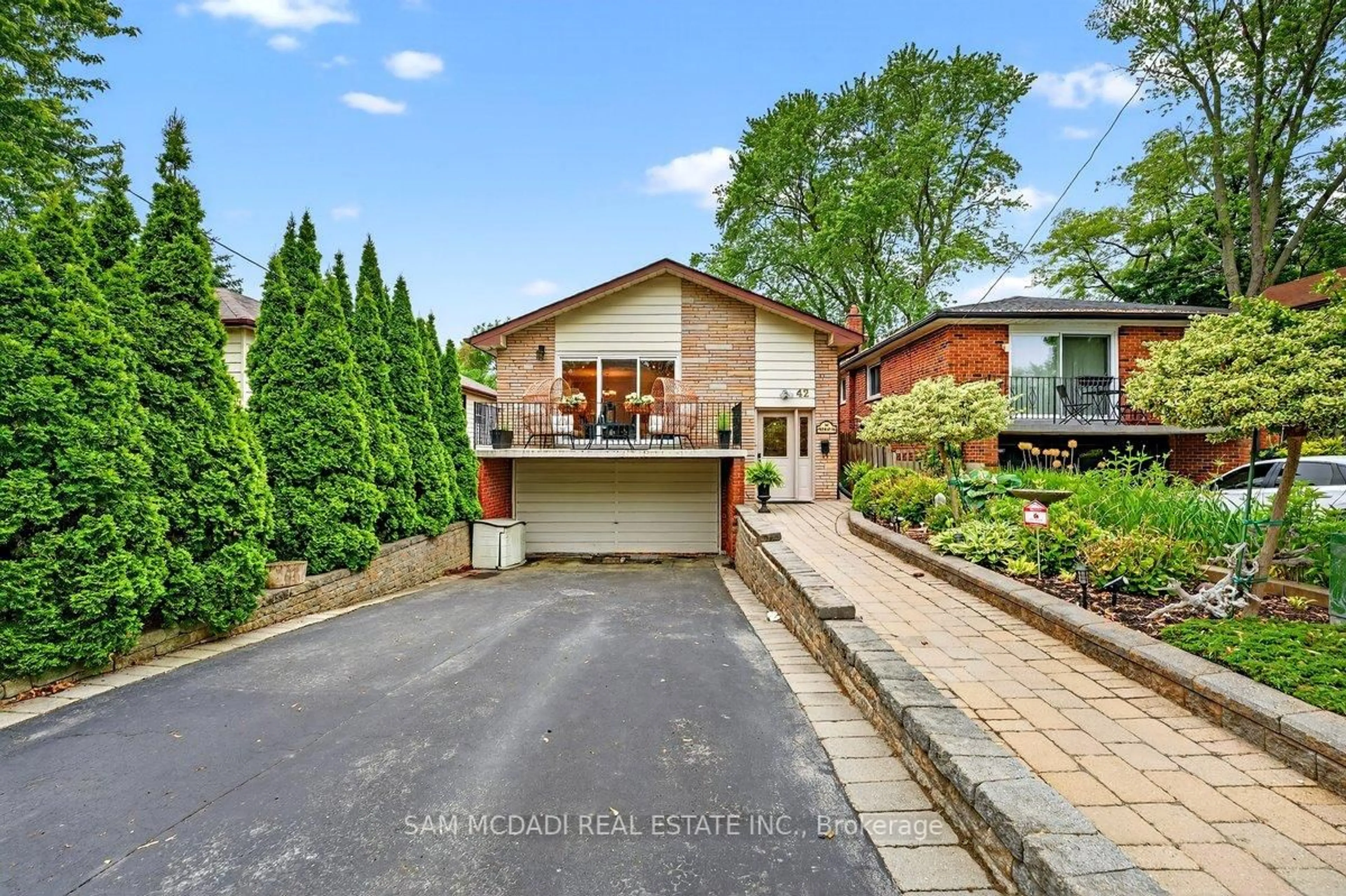 Home with brick exterior material, unknown for 42 Peter St, Mississauga Ontario L5H 2G8
