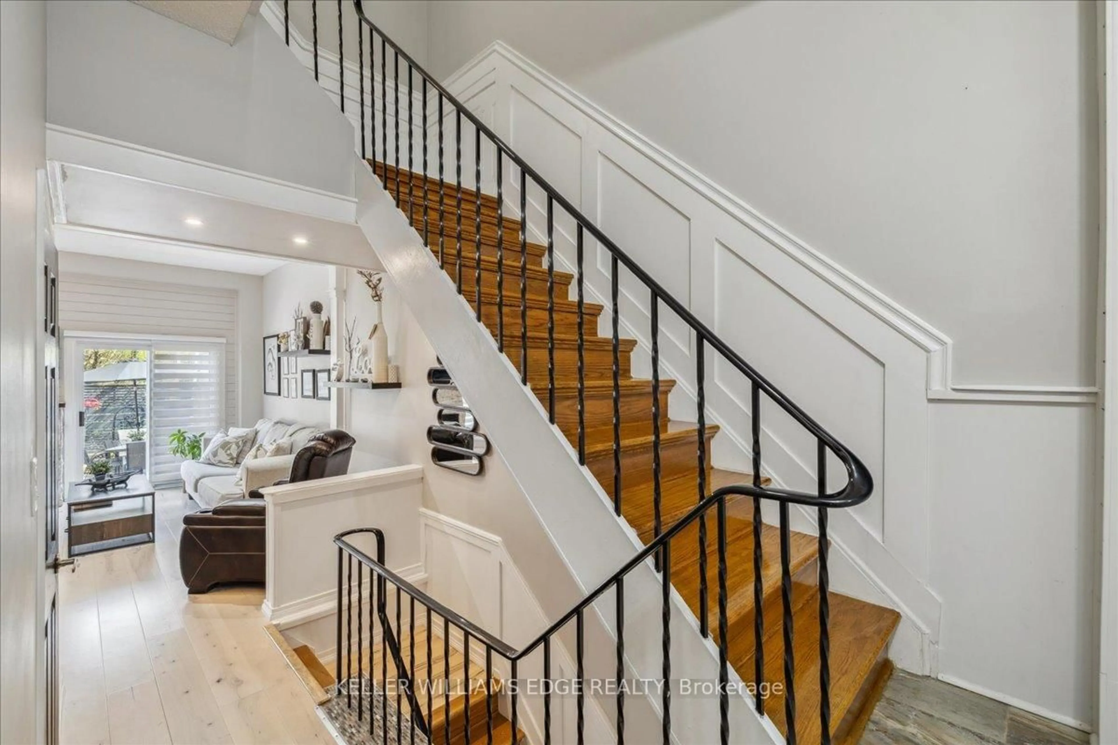 Stairs for 2301 Cavendish Dr #150, Burlington Ontario L7P 3M3