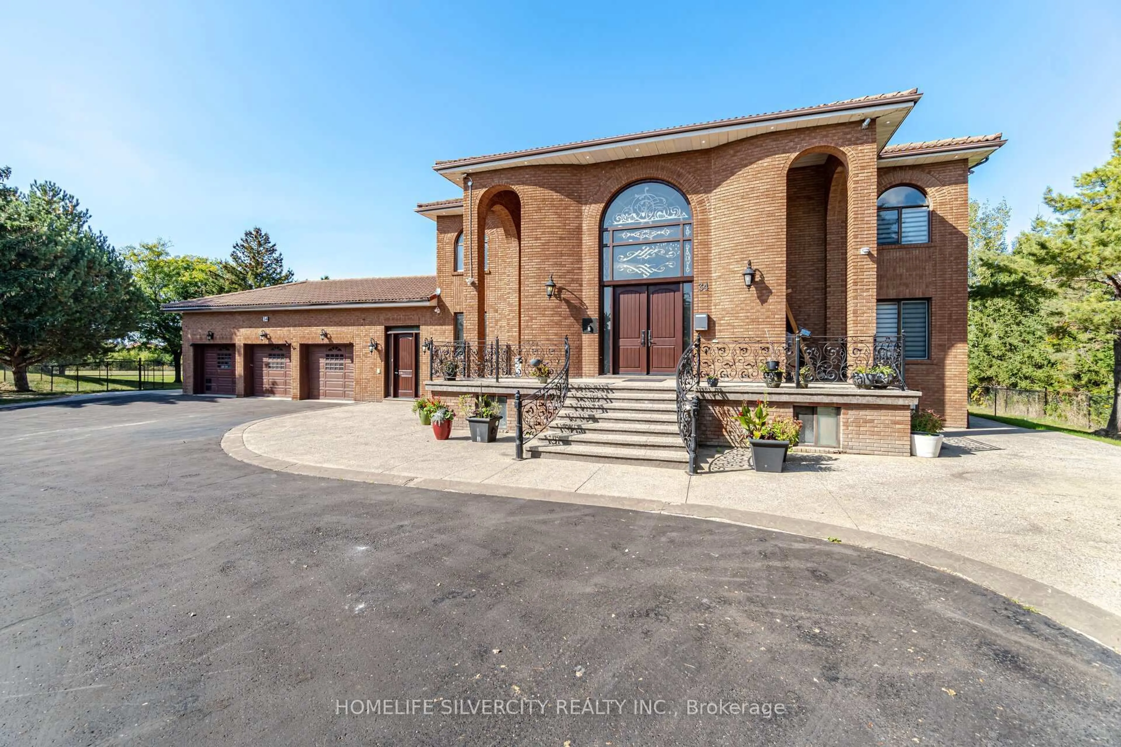 Home with brick exterior material, street for 34 Estateview Circ, Brampton Ontario L6P 0R6