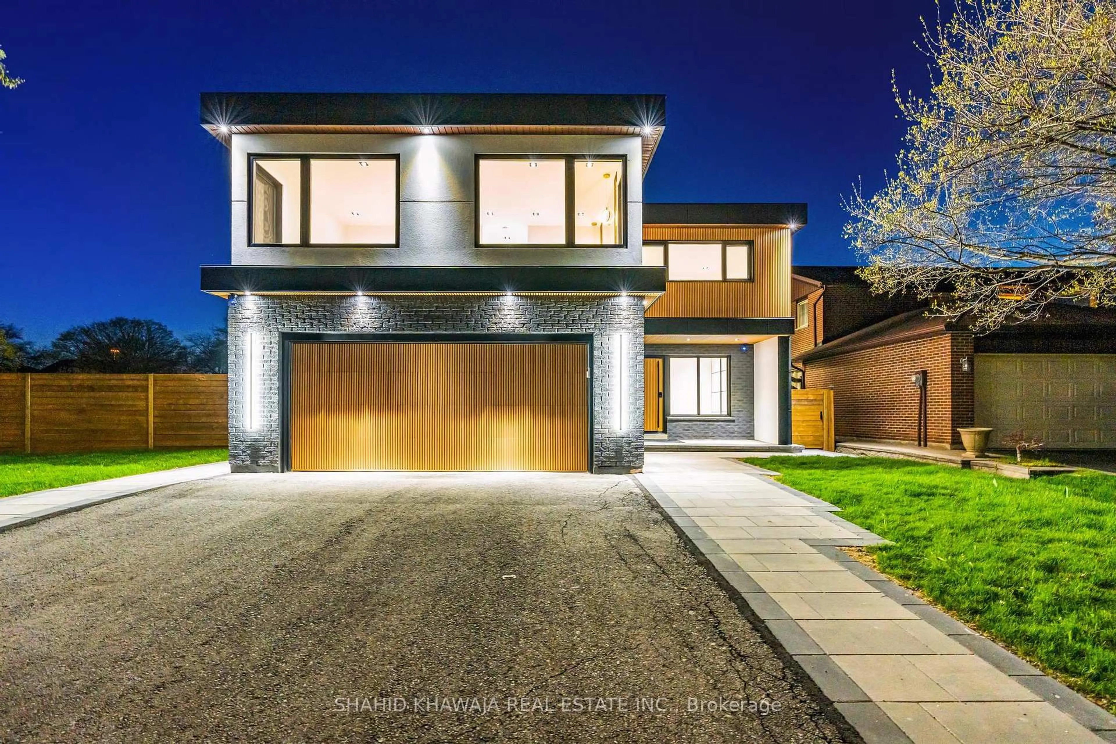 Home with brick exterior material, street for 2893 Folkway Dr, Mississauga Ontario L5L 2H2