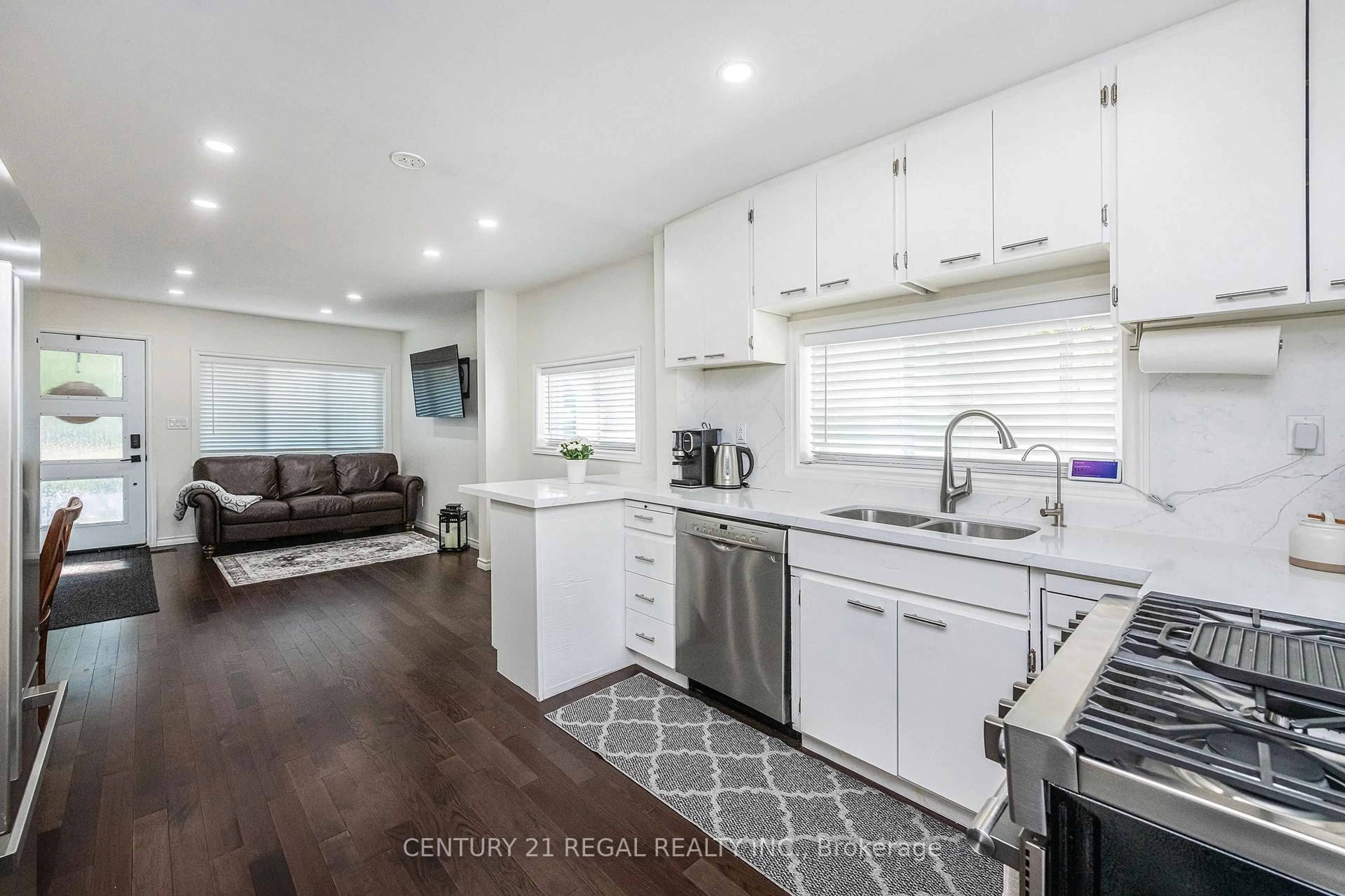 Open concept kitchen, unknown for 26 Third St, Orangeville Ontario L9W 2B1