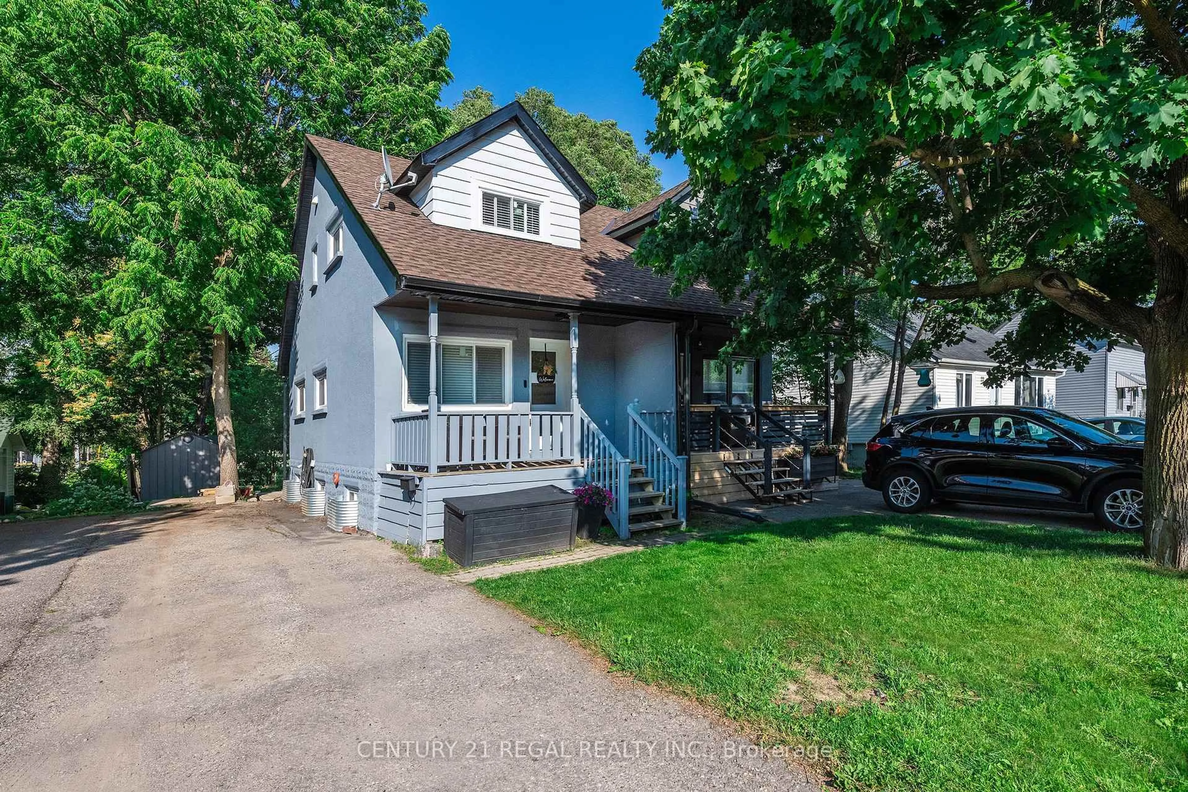 A pic from outside/outdoor area/front of a property/back of a property/a pic from drone, street for 26 Third St, Orangeville Ontario L9W 2B1