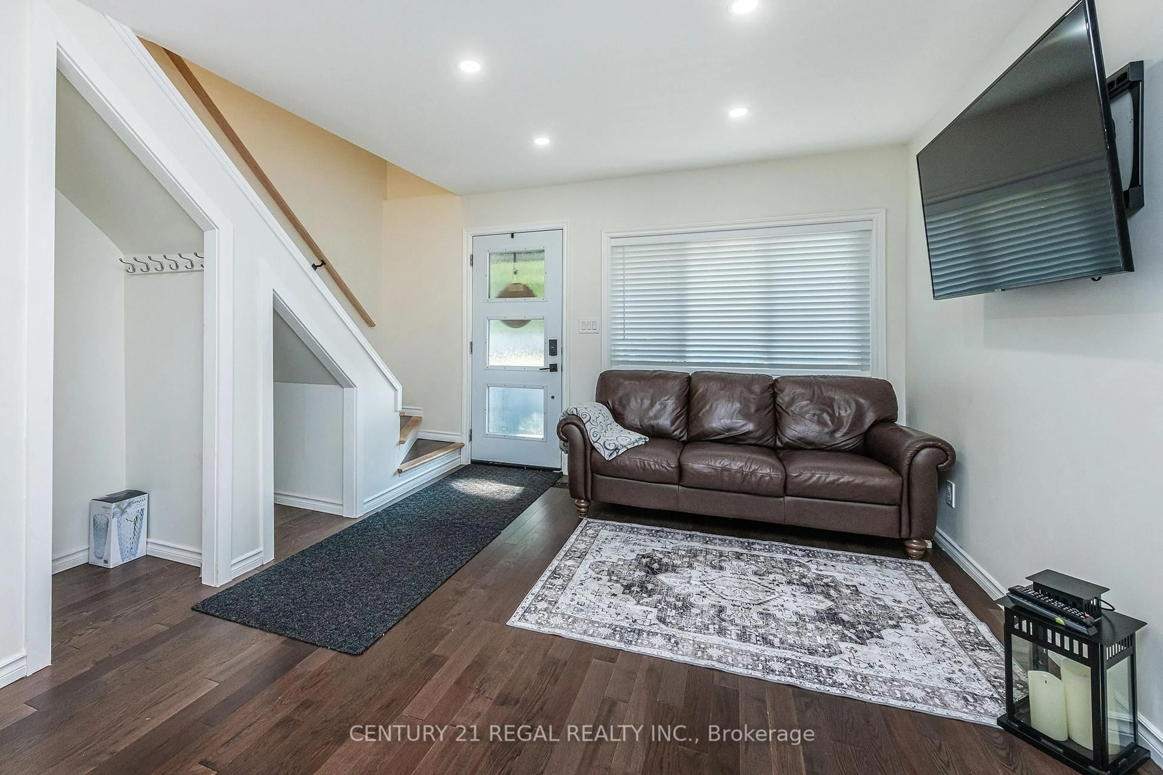 Living room with furniture, unknown for 26 Third St, Orangeville Ontario L9W 2B1