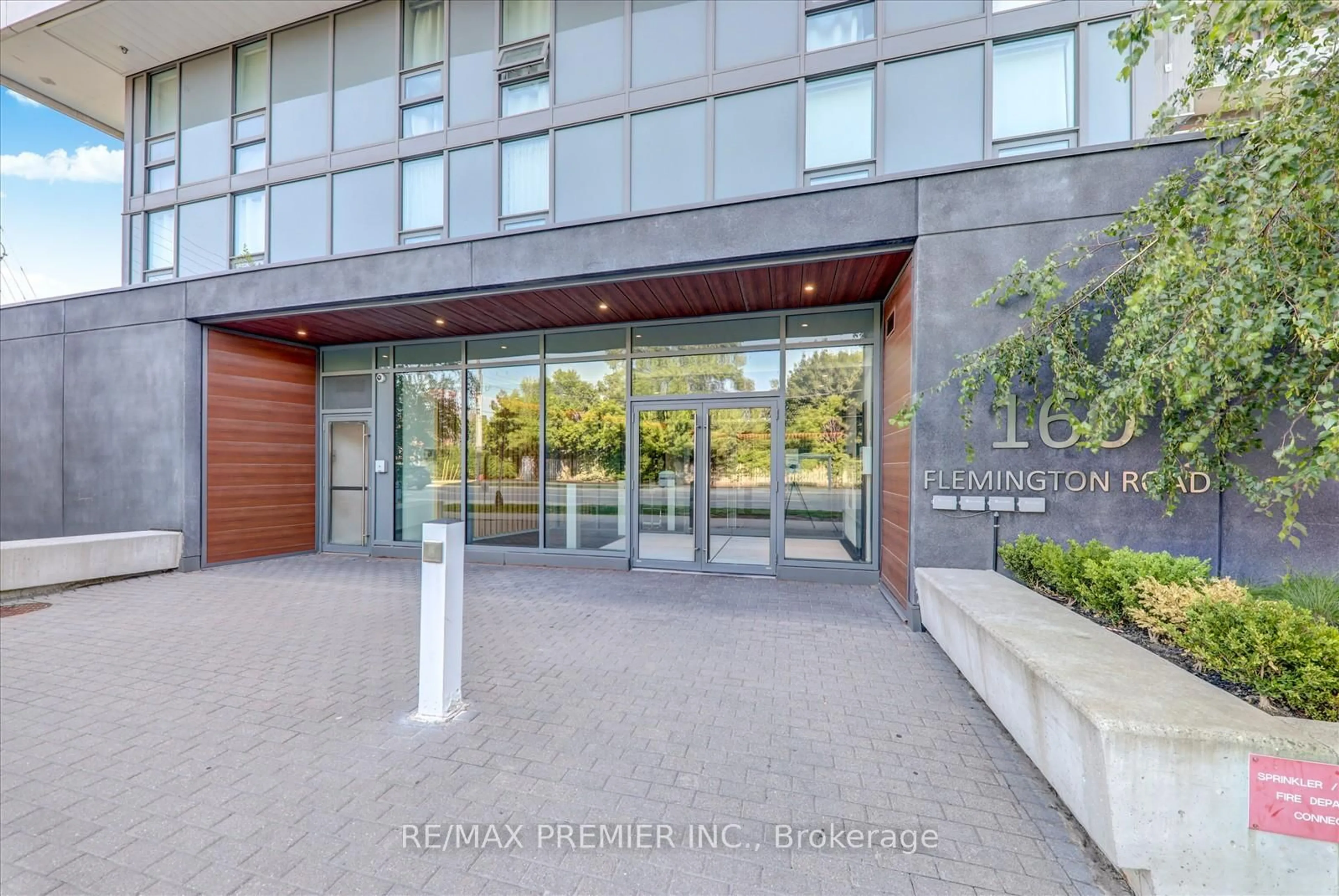 Indoor foyer for 160 Flemington Rd #420, Toronto Ontario M6A 0A9