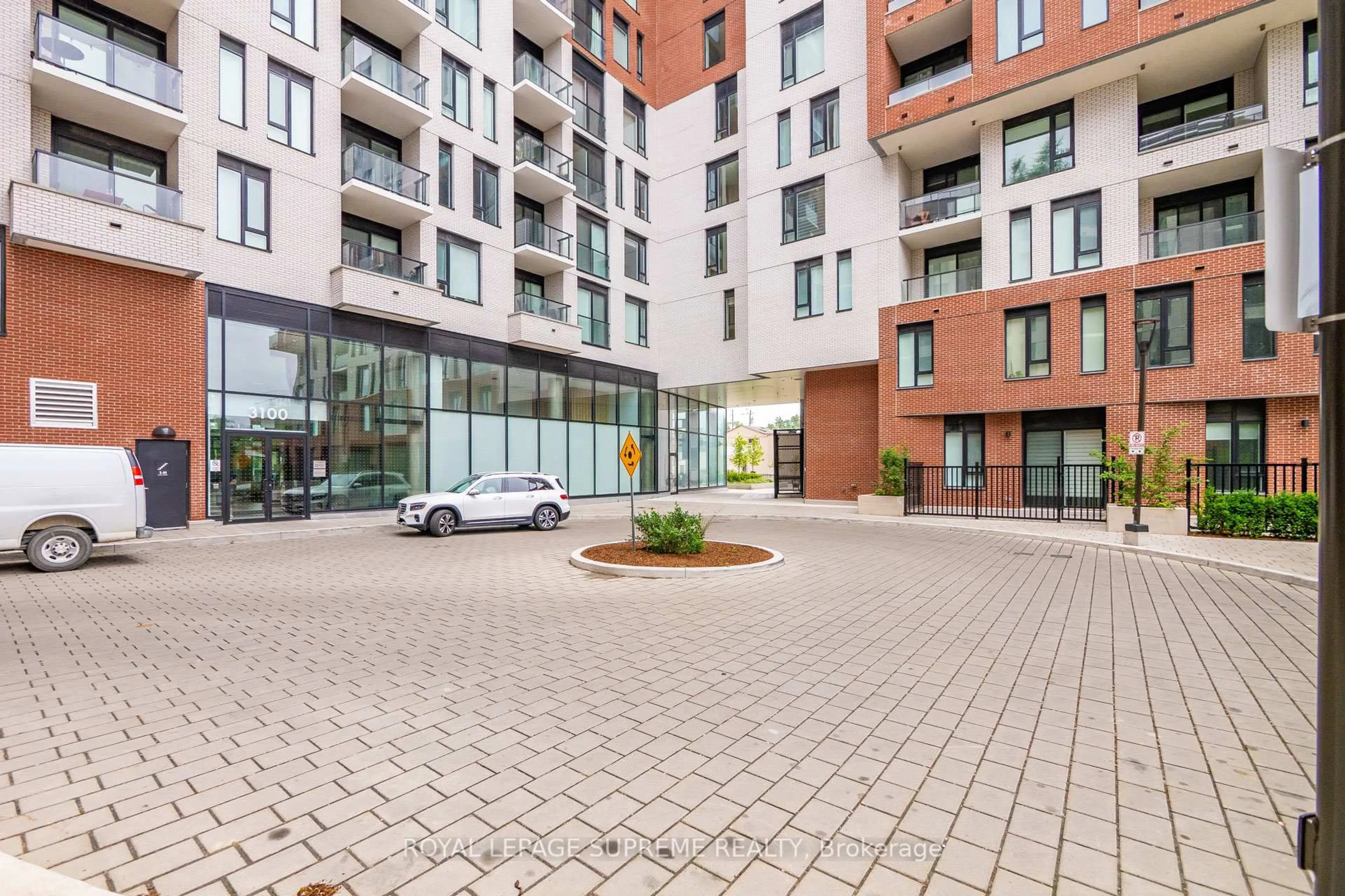 Patio, street for 3100 Keele St #925, Toronto Ontario M3M 0E1