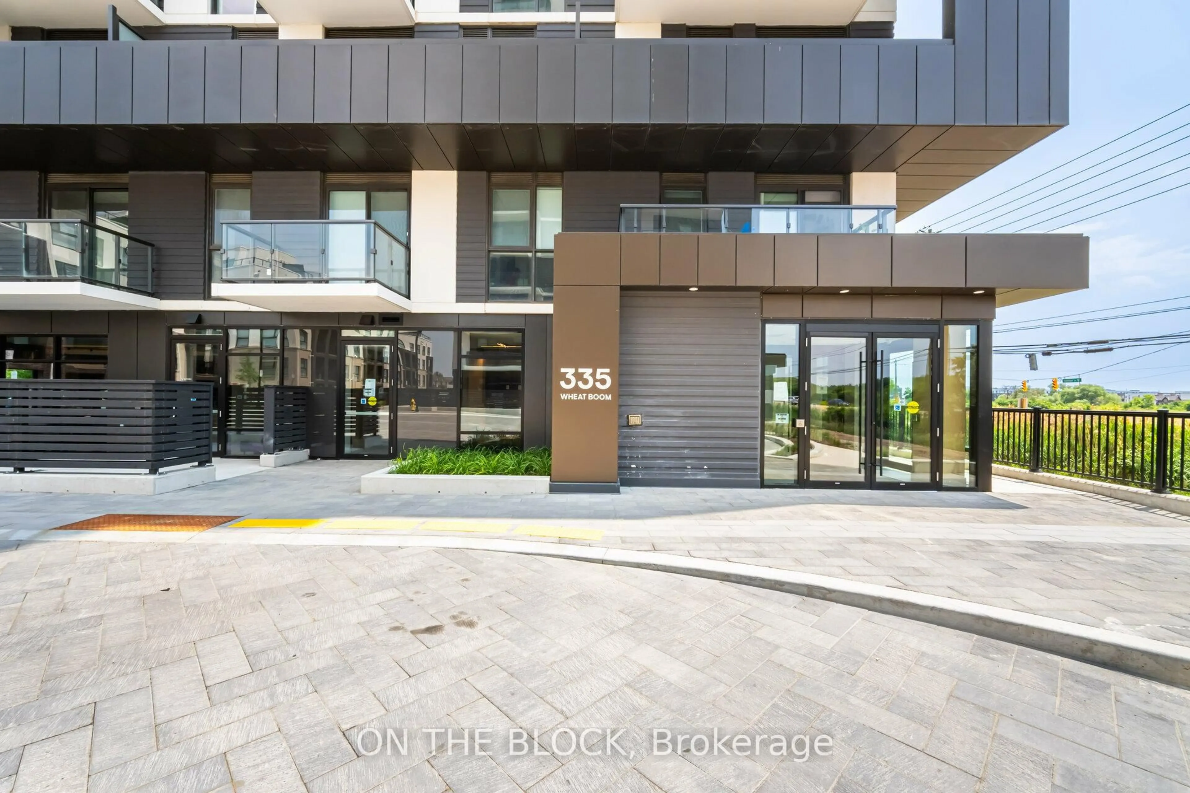Indoor foyer for 335 Wheat Boom Dr #317, Oakville Ontario L6H 7Y1