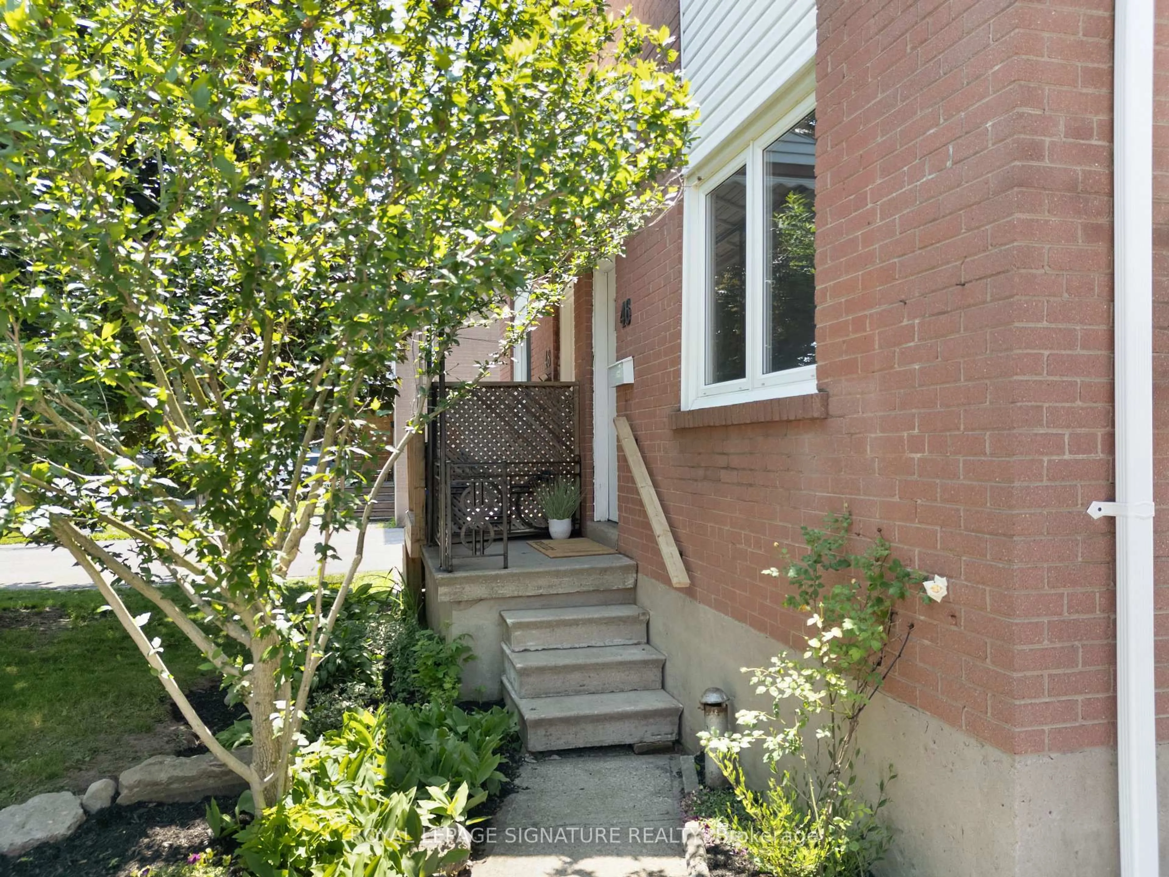 Unknown for 46 Van Stassen Blvd, Toronto Ontario M6S 2N5