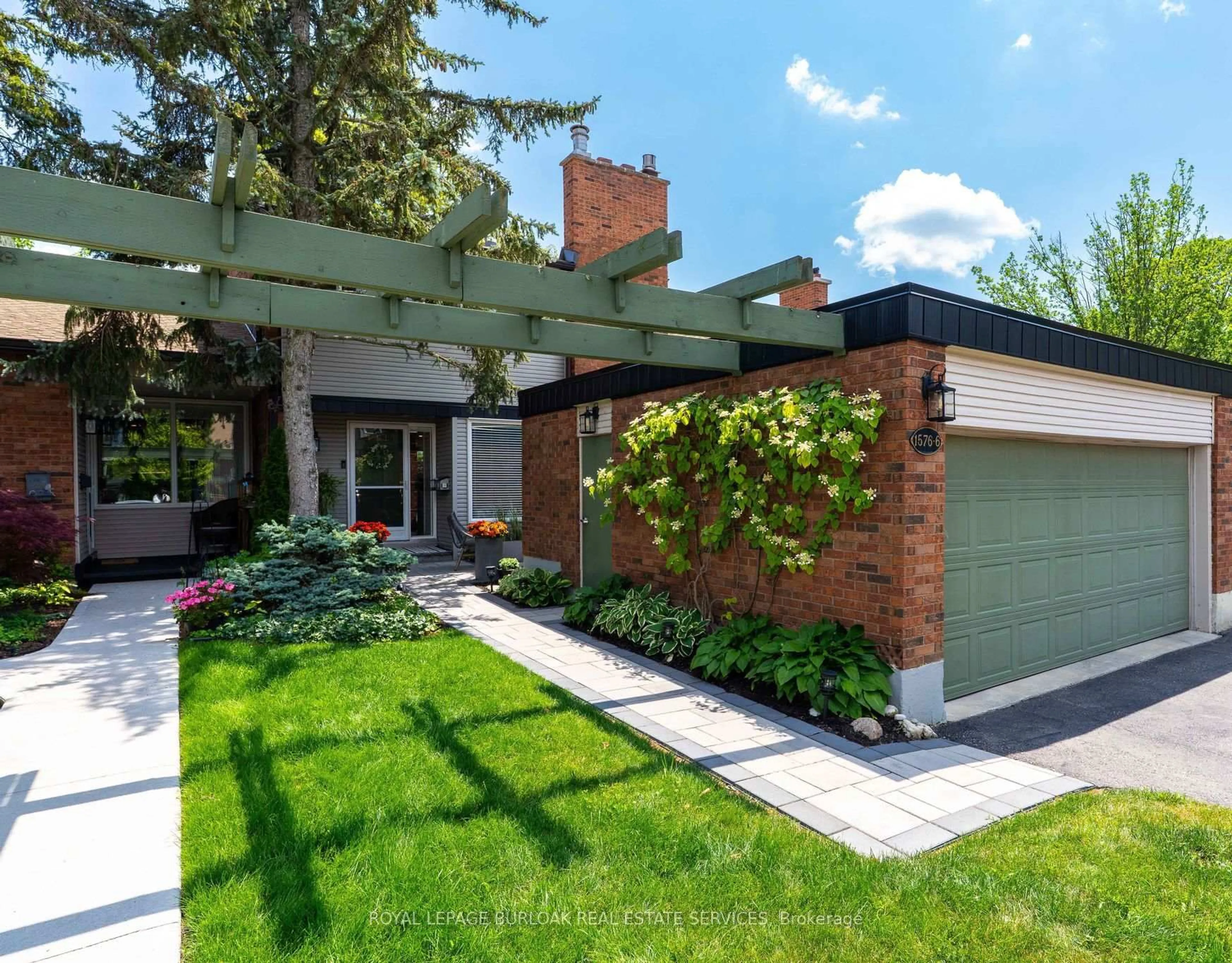 Home with brick exterior material, street for 1576 Kerns Rd #6, Burlington Ontario L7P 3A7