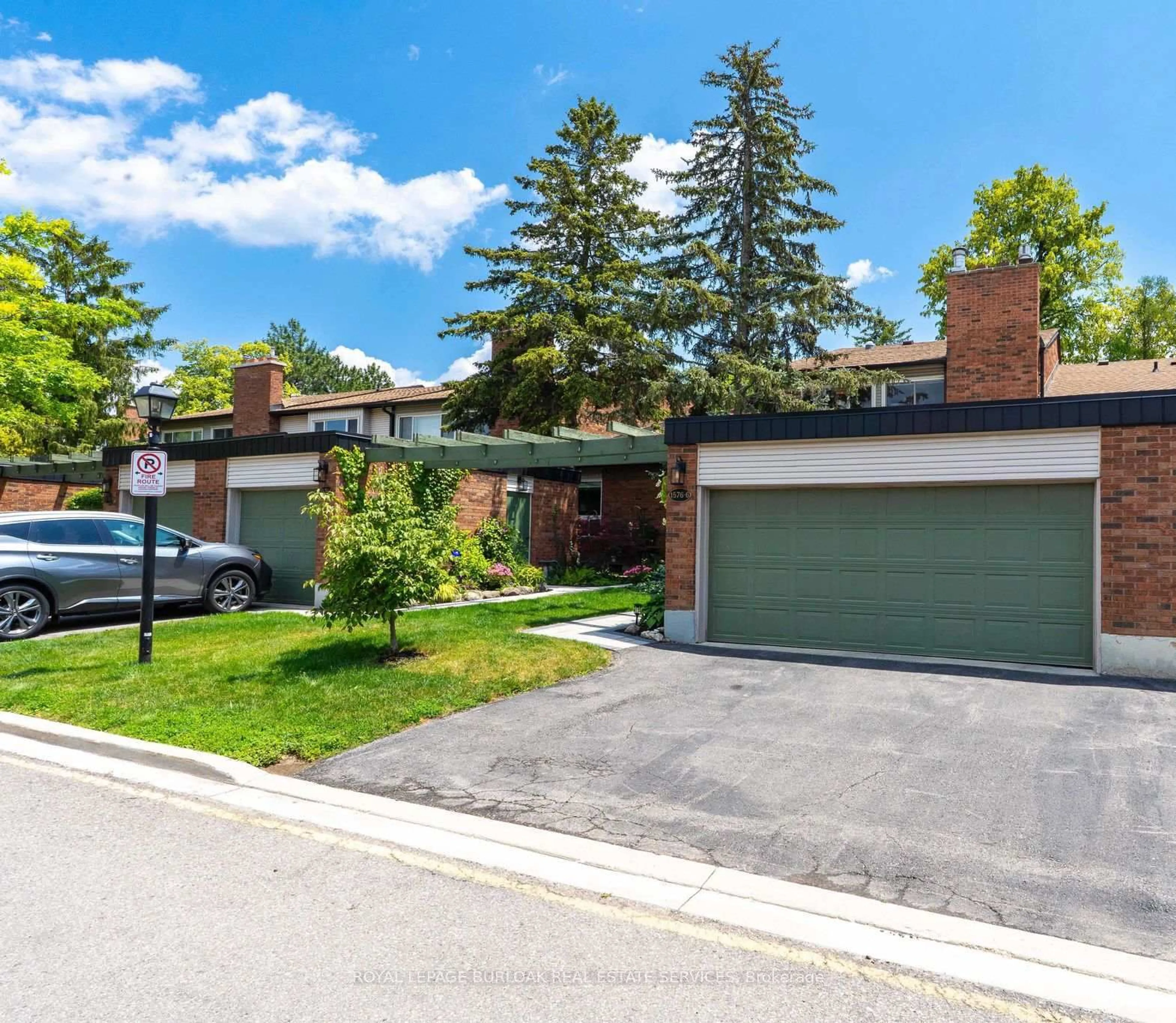 Home with brick exterior material, street for 1576 Kerns Rd #6, Burlington Ontario L7P 3A7
