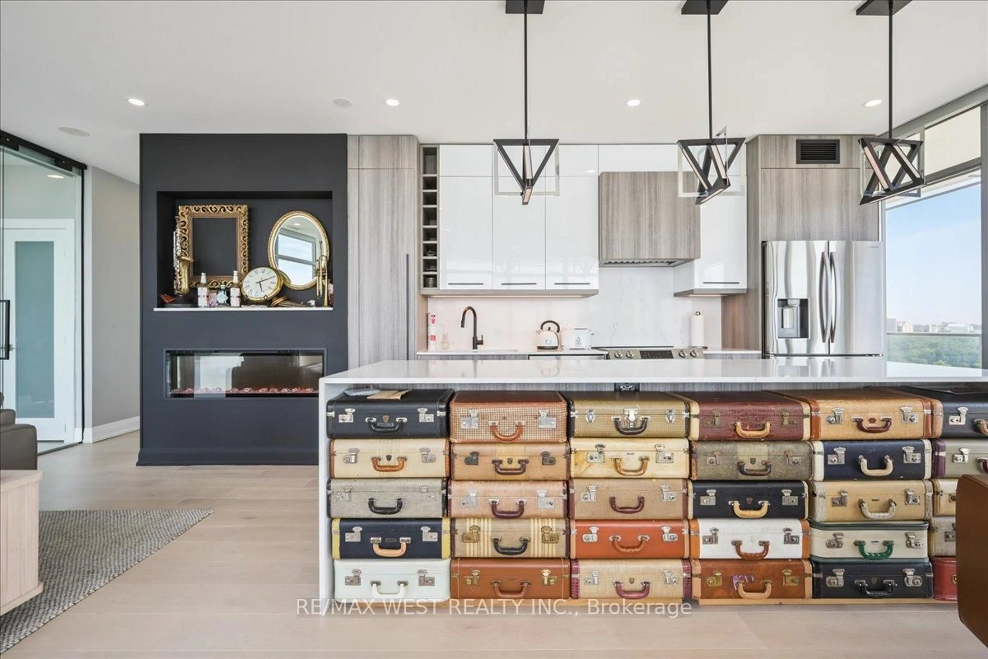 Contemporary kitchen, ceramic/tile floor for 103 The Queensway #2304, Toronto Ontario M6S 5B3