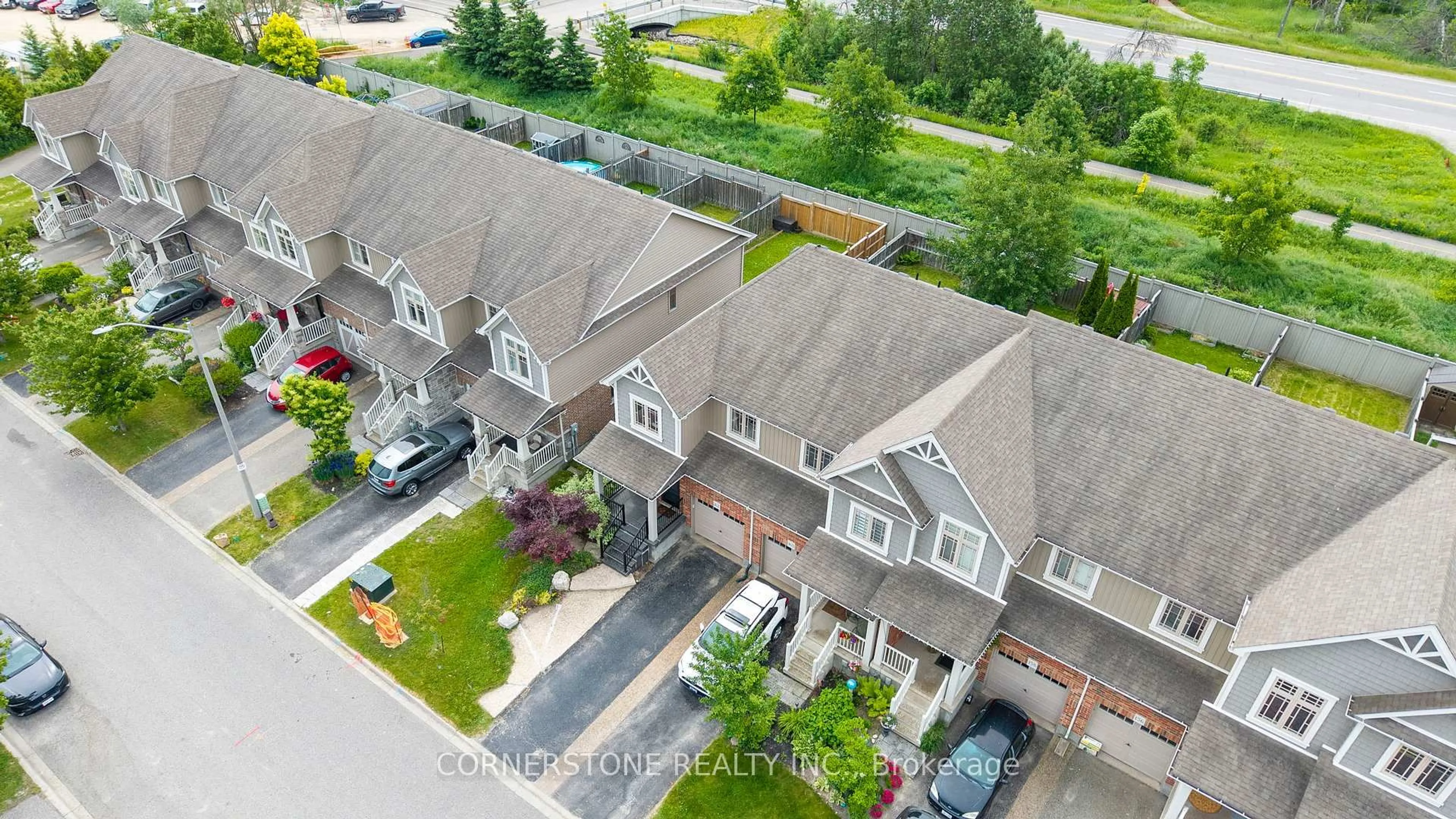 A pic from outside/outdoor area/front of a property/back of a property/a pic from drone, street for 162 Preston Dr, Orangeville Ontario L9W 0C9