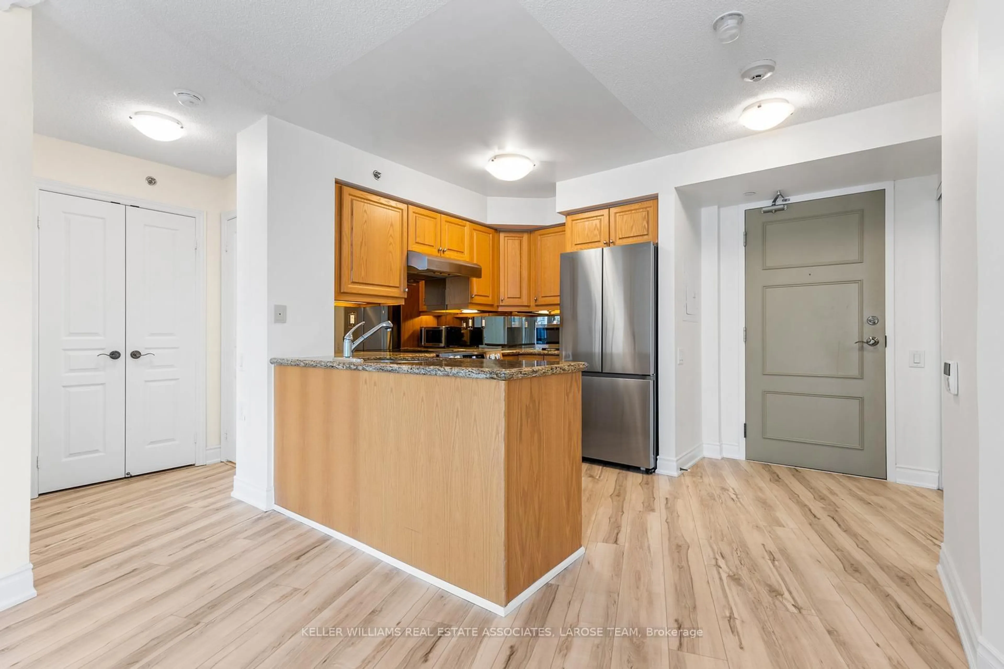 Standard kitchen, wood/laminate floor for 3 Marine Parade Dr #1504, Toronto Ontario M8V 3Z5