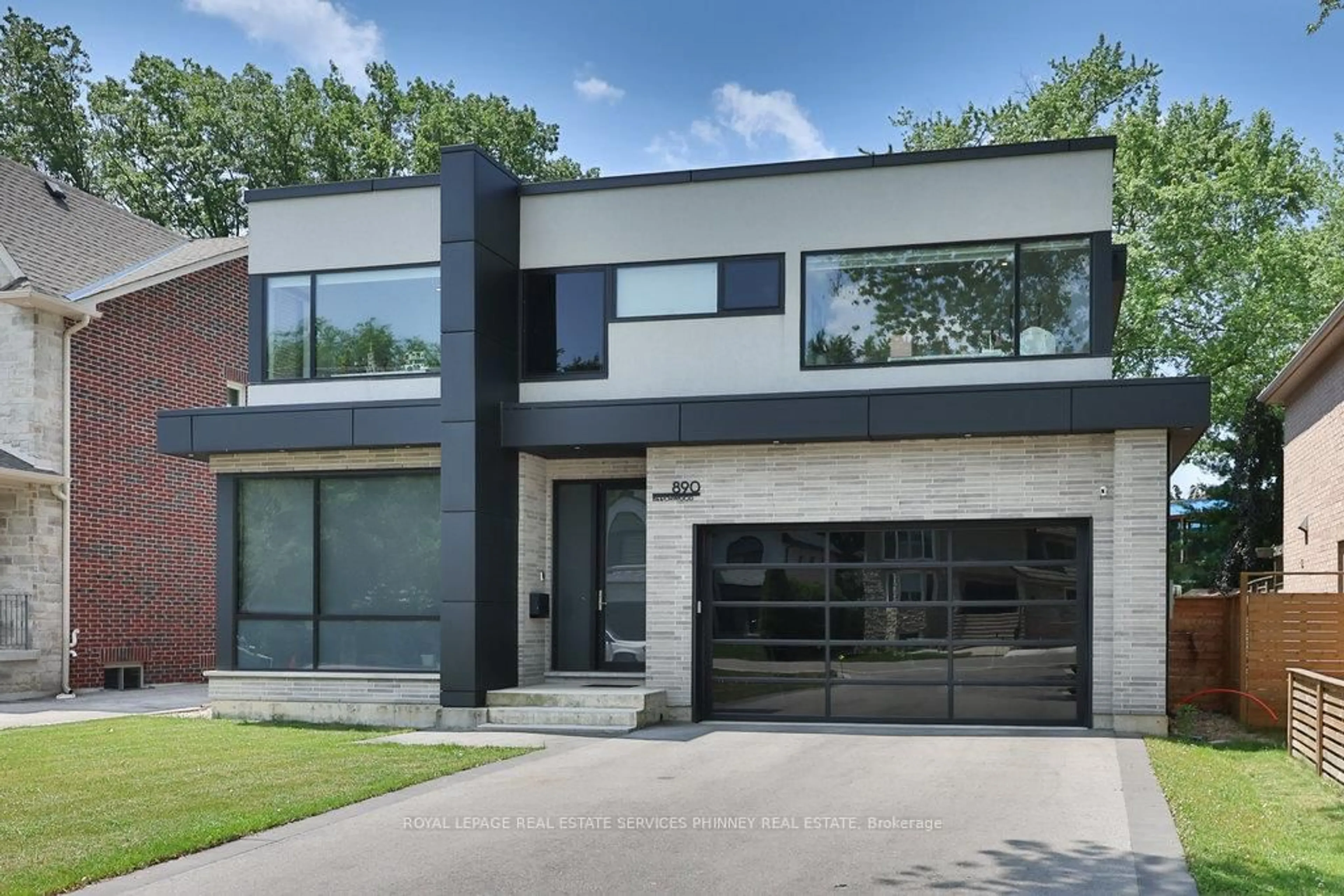 Home with brick exterior material, street for 890 Beechwood Ave, Mississauga Ontario L5G 4E2