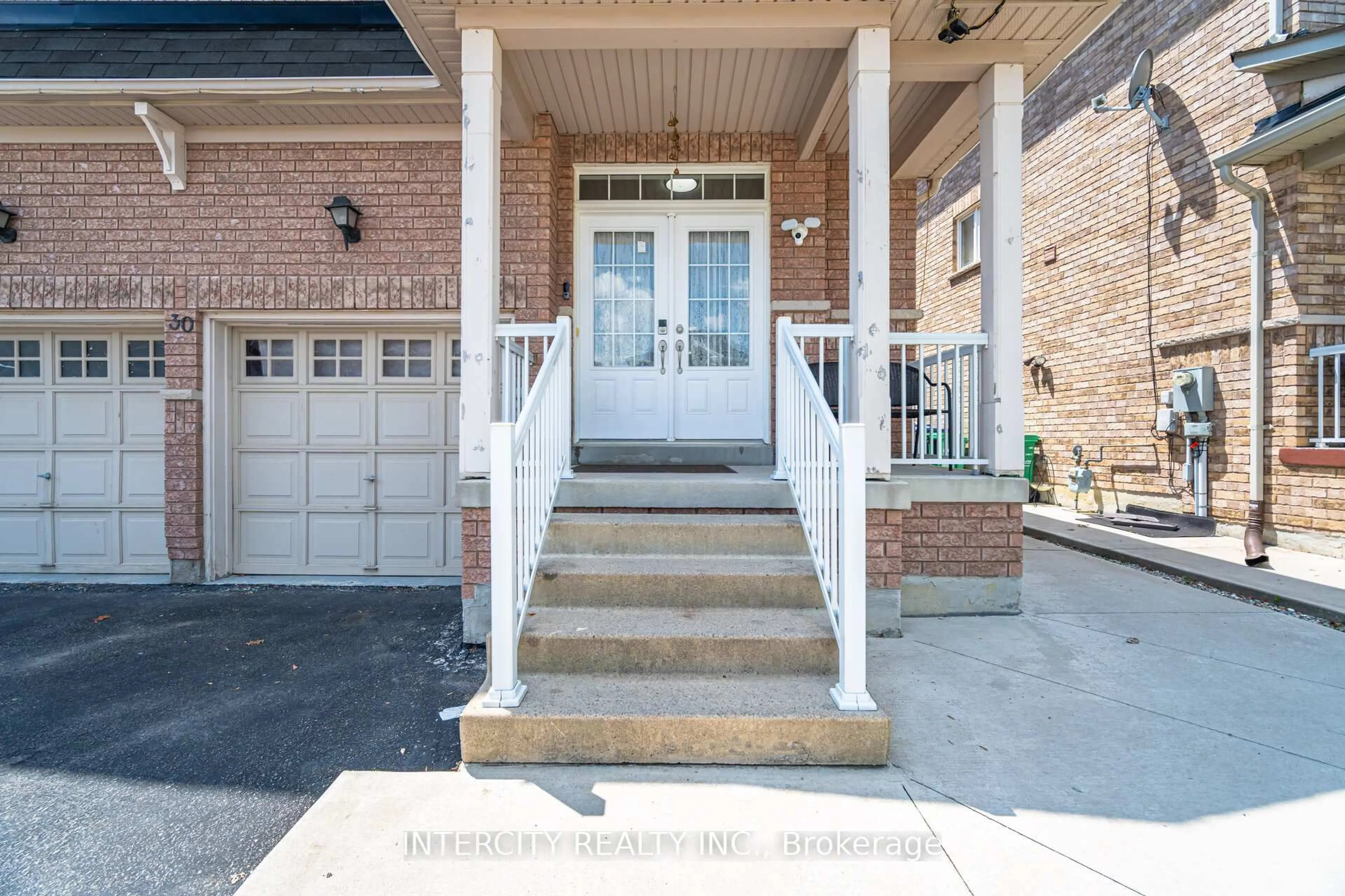 Unknown for 30 Pape Dr, Brampton Ontario L6R 0G4