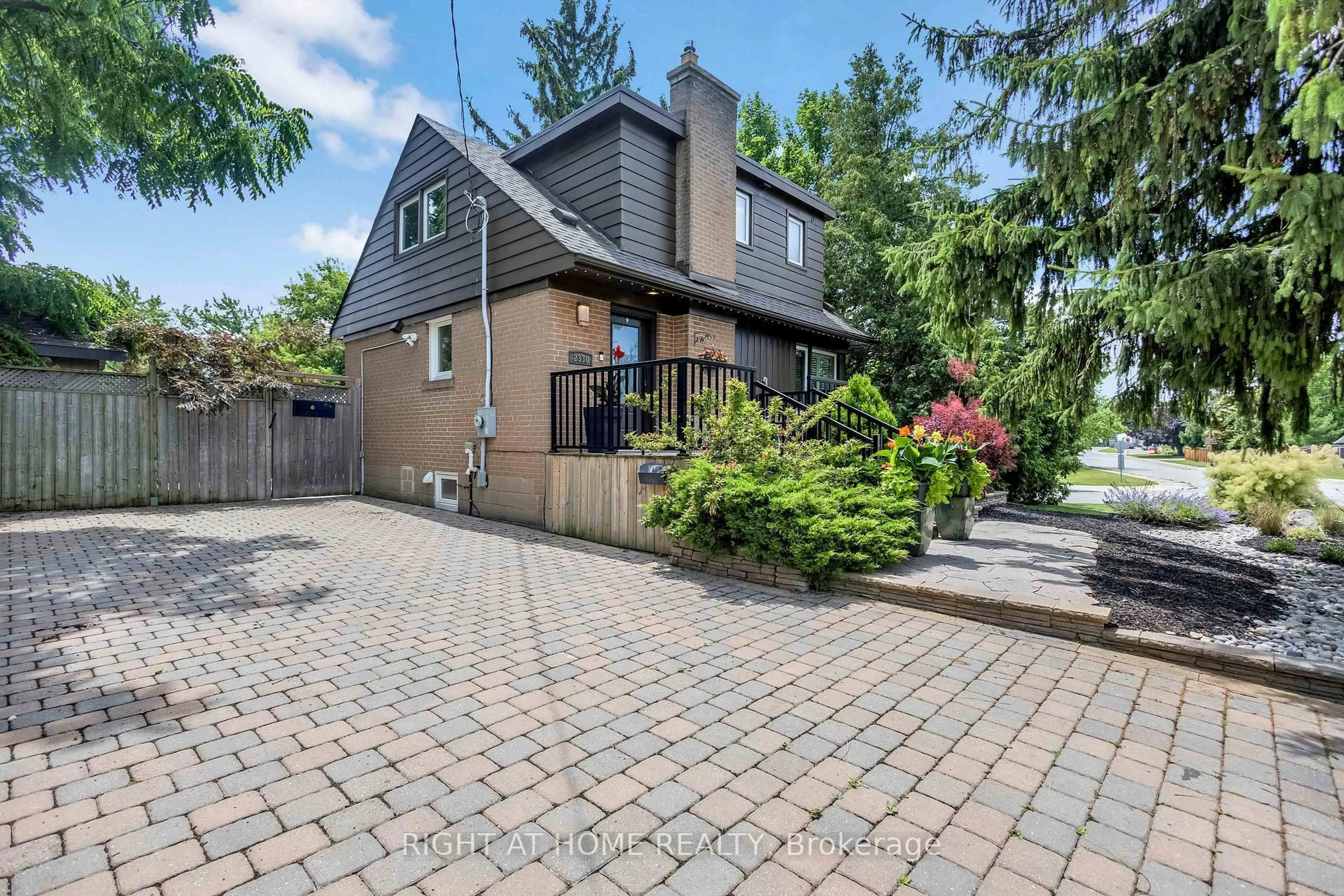 Home with brick exterior material, street for 2330 Parkway Dr, Burlington Ontario L7P 1T5