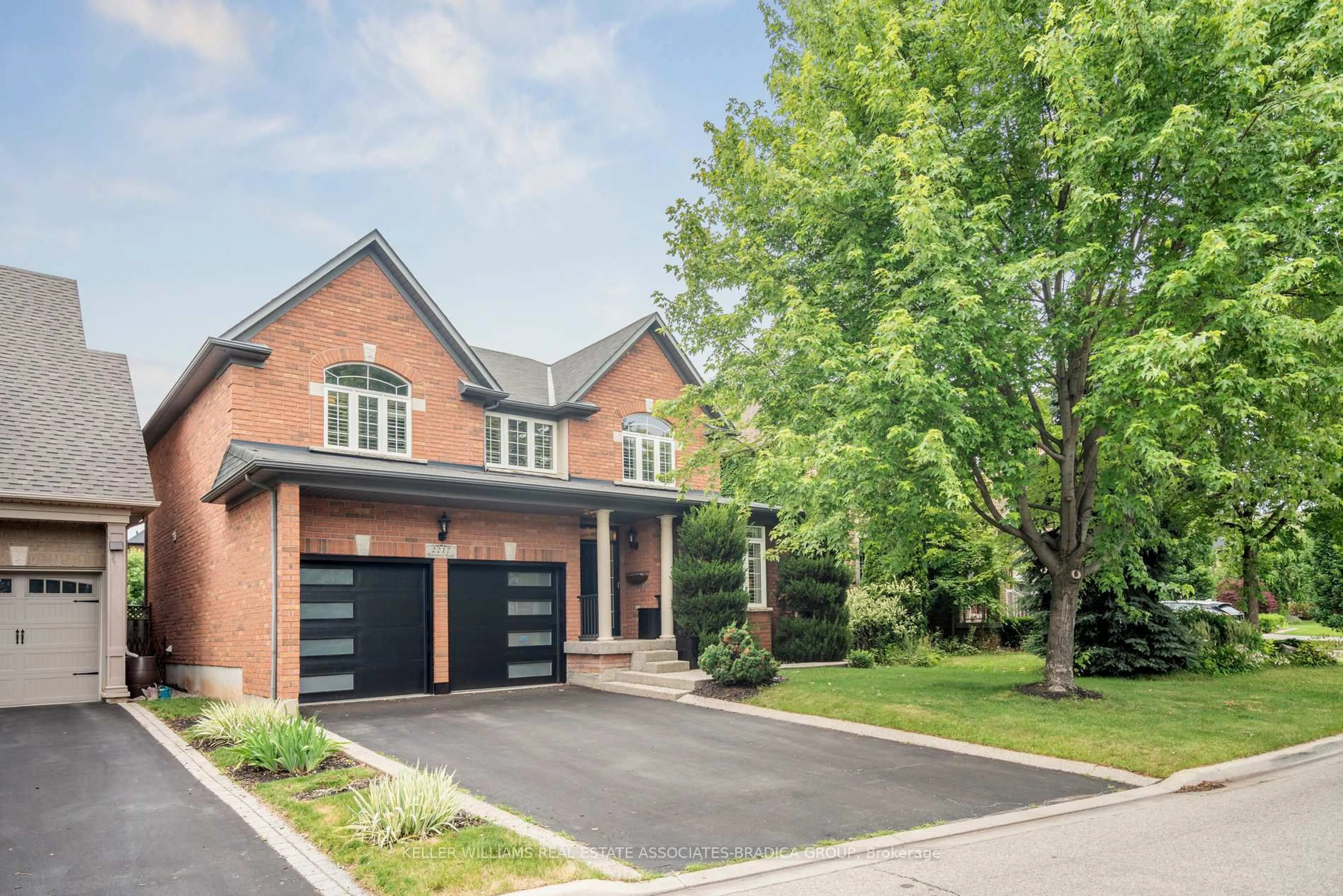 Home with brick exterior material, street for 2217 Mariposa Rd, Oakville Ontario L6M 5A1