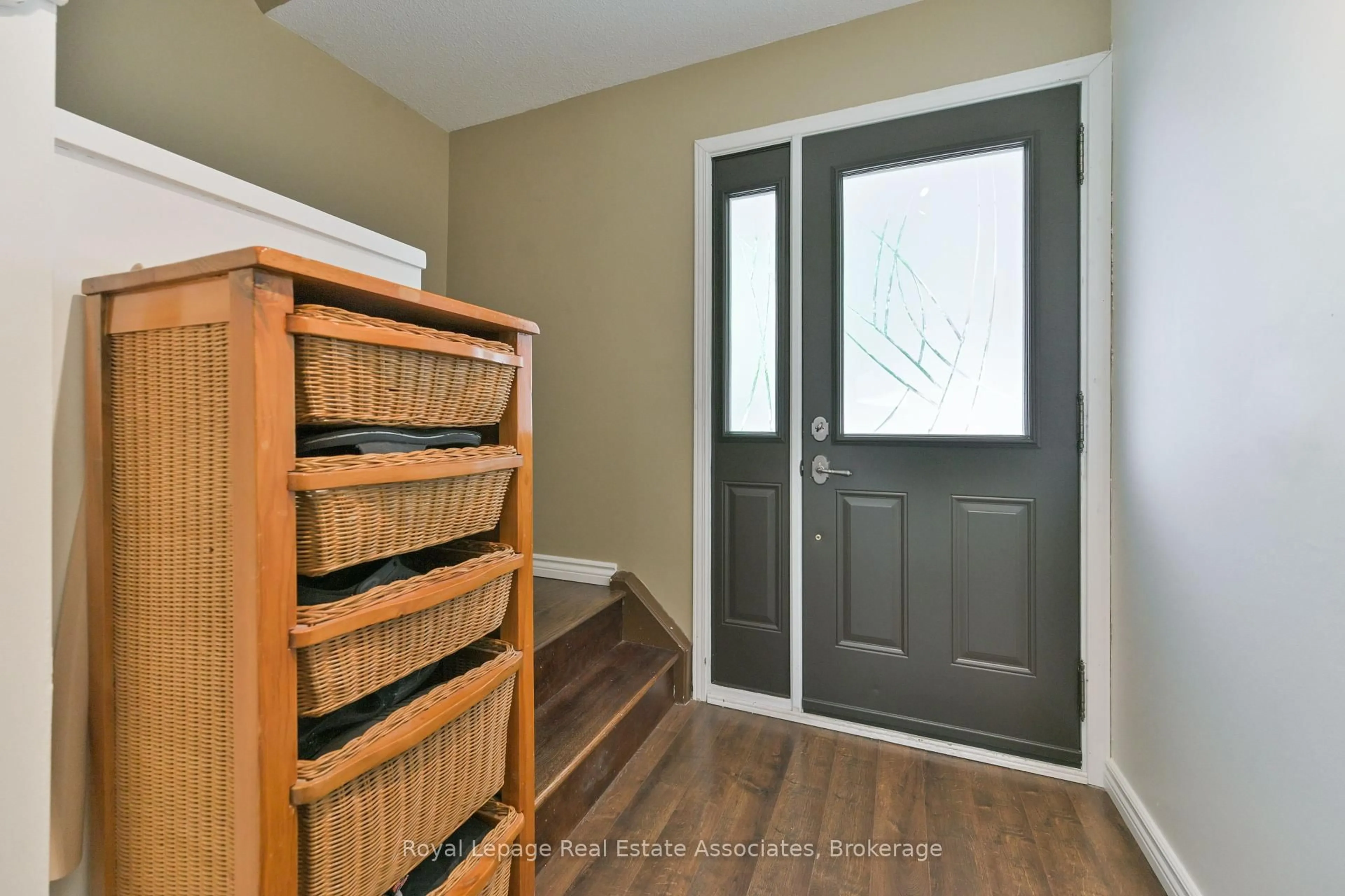 Indoor entryway for 252 Royal Salisbury Way, Brampton Ontario L6V 3H4