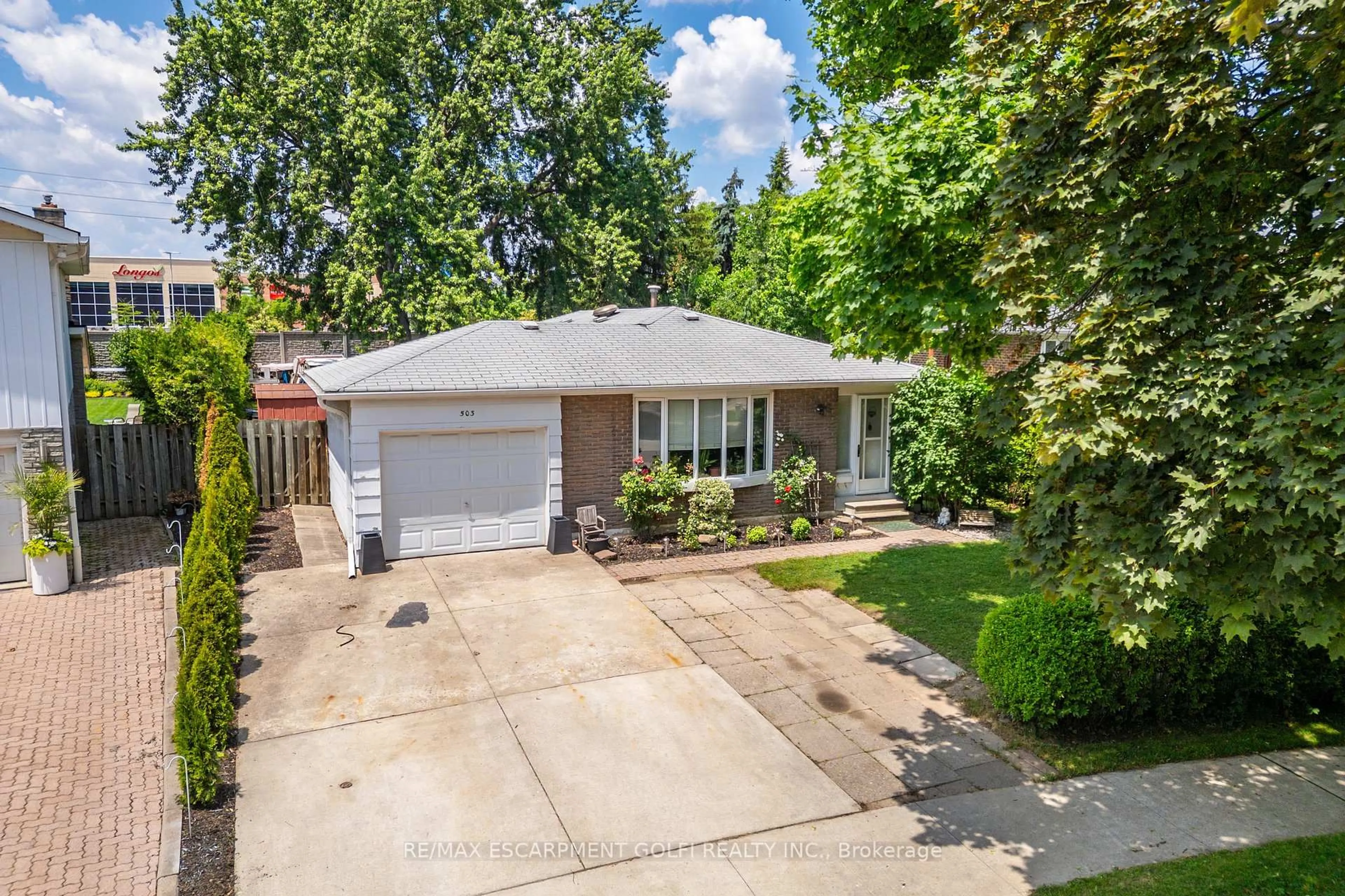 A pic from outside/outdoor area/front of a property/back of a property/a pic from drone, street for 503 Bohemia Cres, Oakville Ontario L6J 2K7