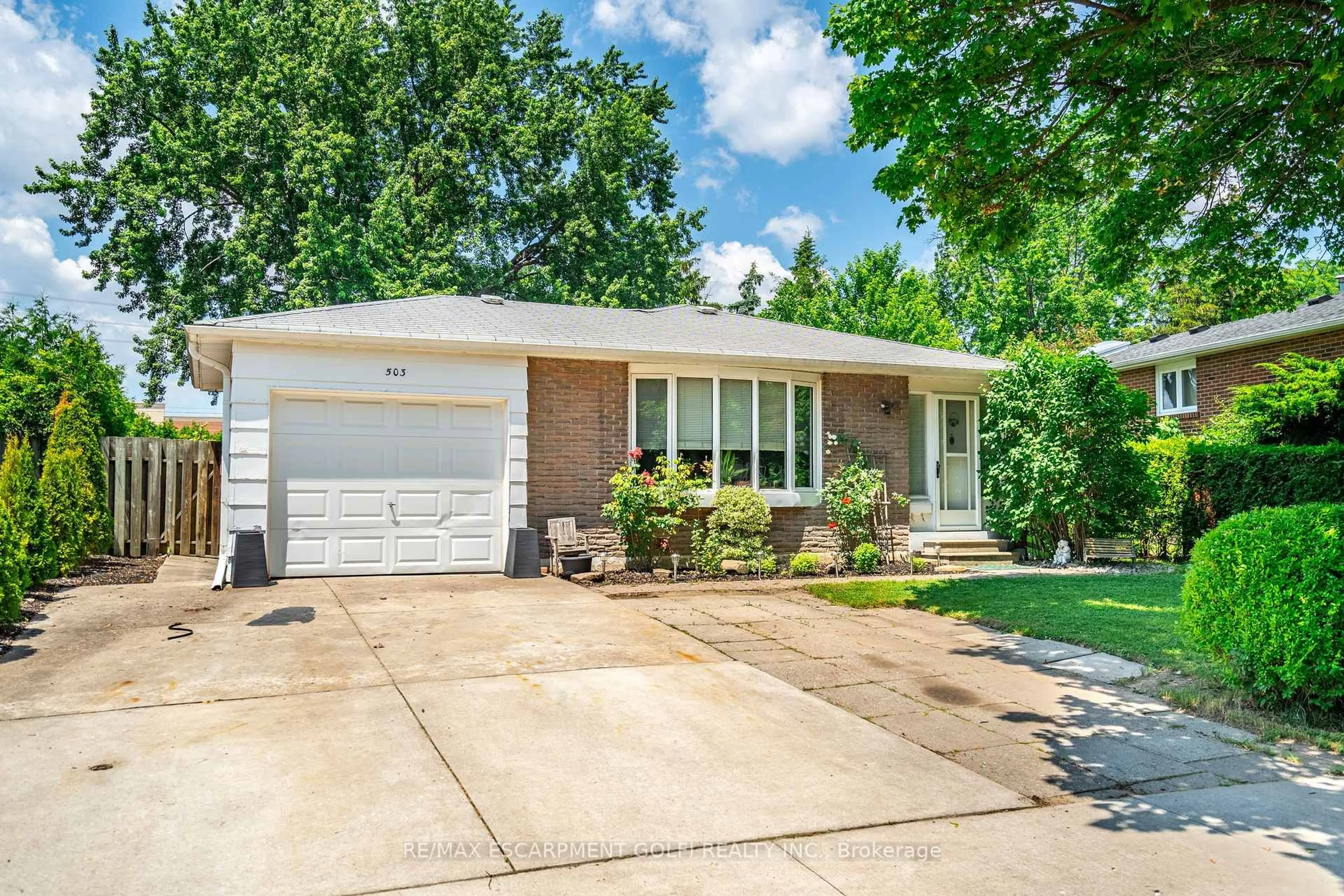 Home with vinyl exterior material, street for 503 Bohemia Cres, Oakville Ontario L6J 2K7